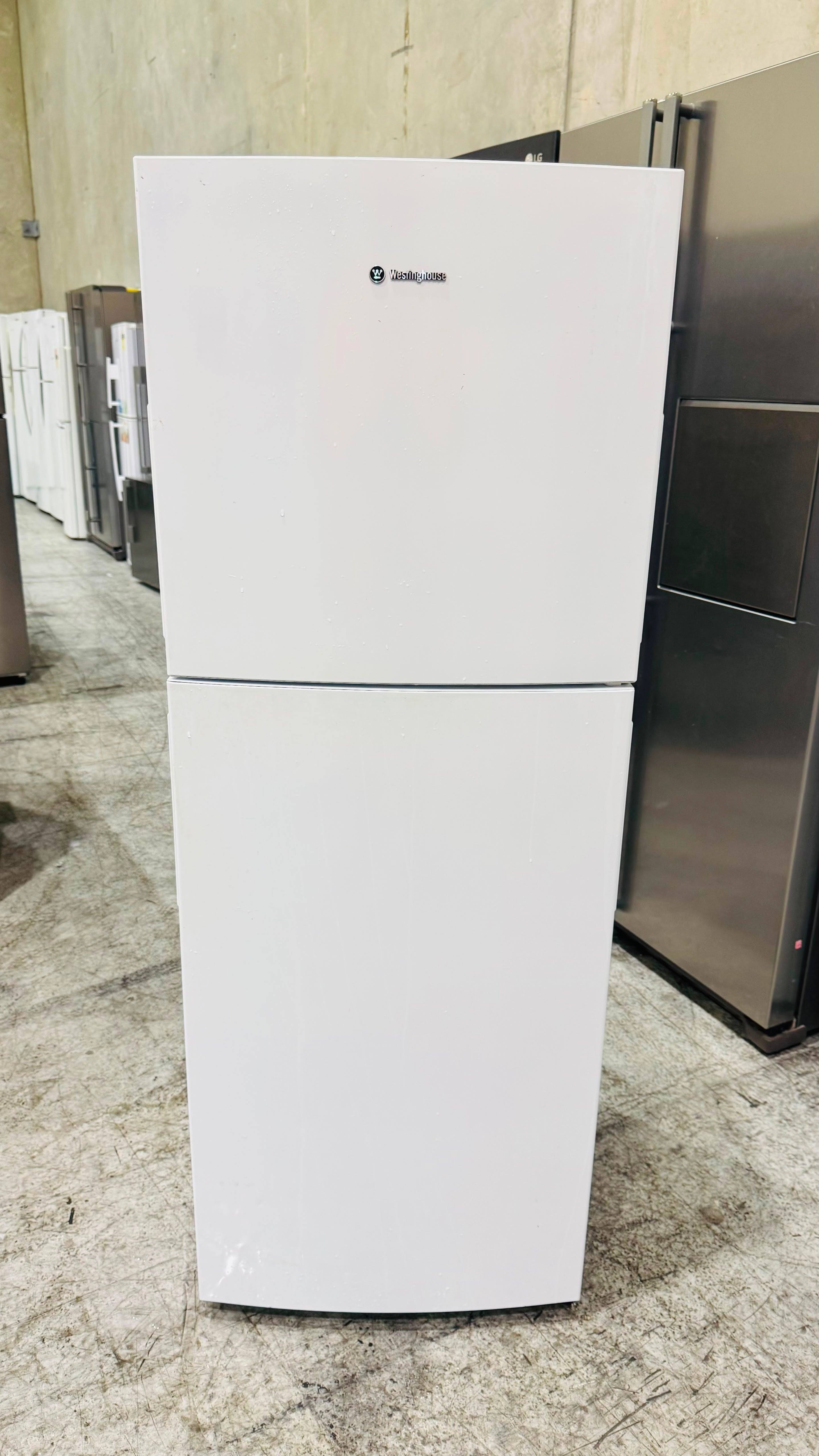 WESTINGHOUSE 246 LITRES FRIDGE FREEZER