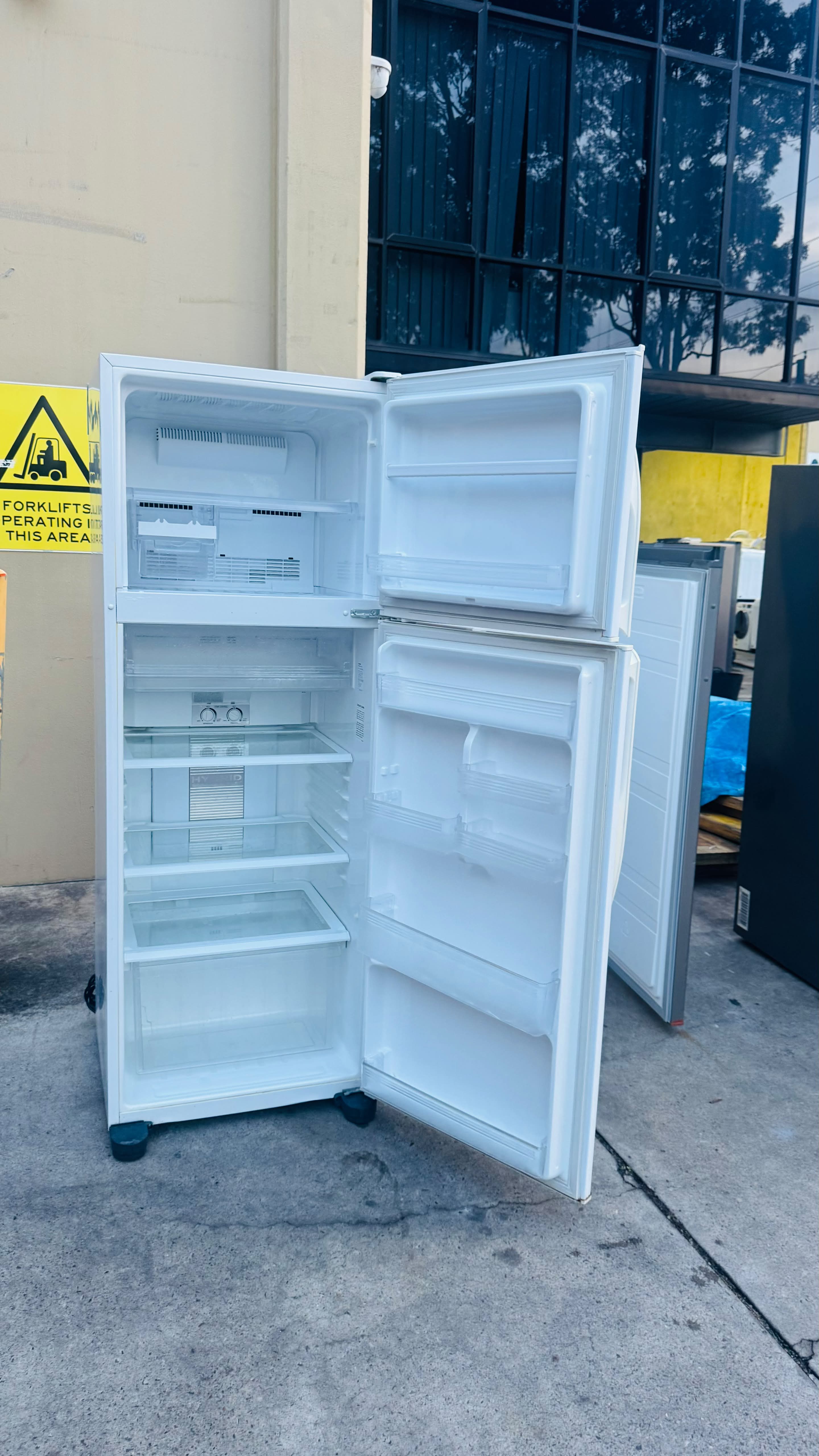 SHARP 431 LITRES FRIDGE FREEZER