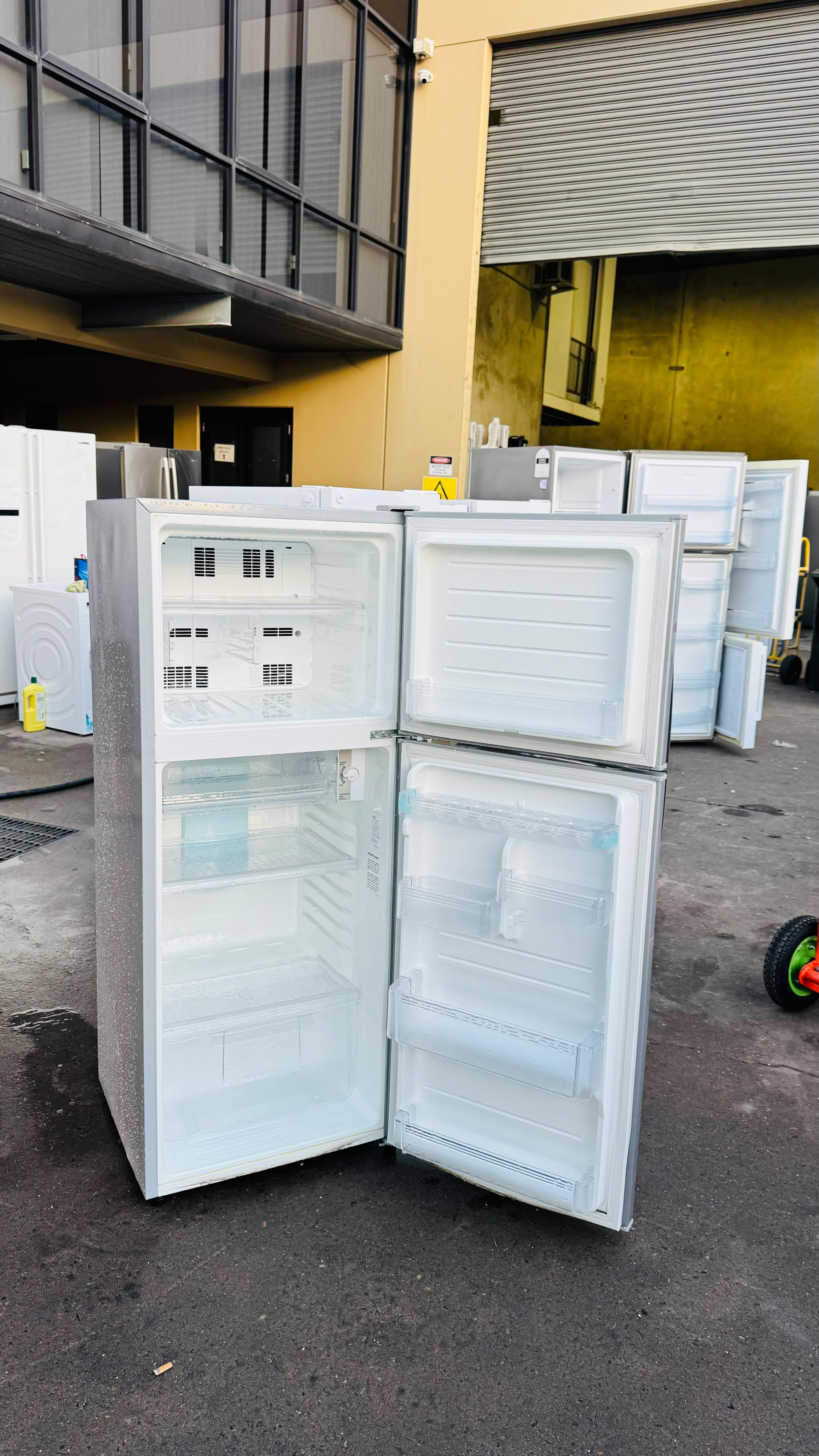 SHARP 222 LITRES FRIDGE FREEZER