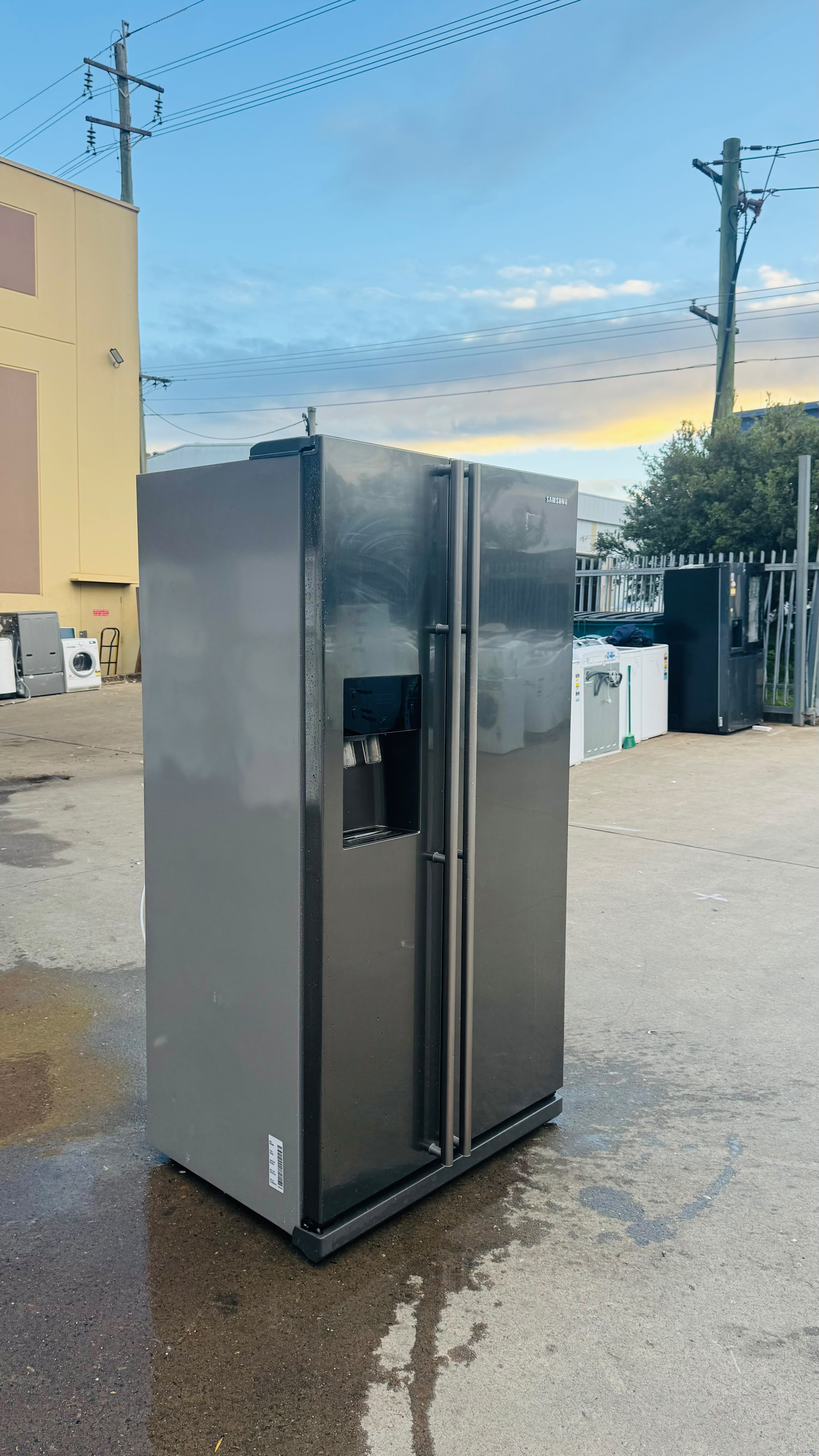 SAMSUNG 585 LITRES SIDE BY SIDE DOOR  FRIDGE FREEZER