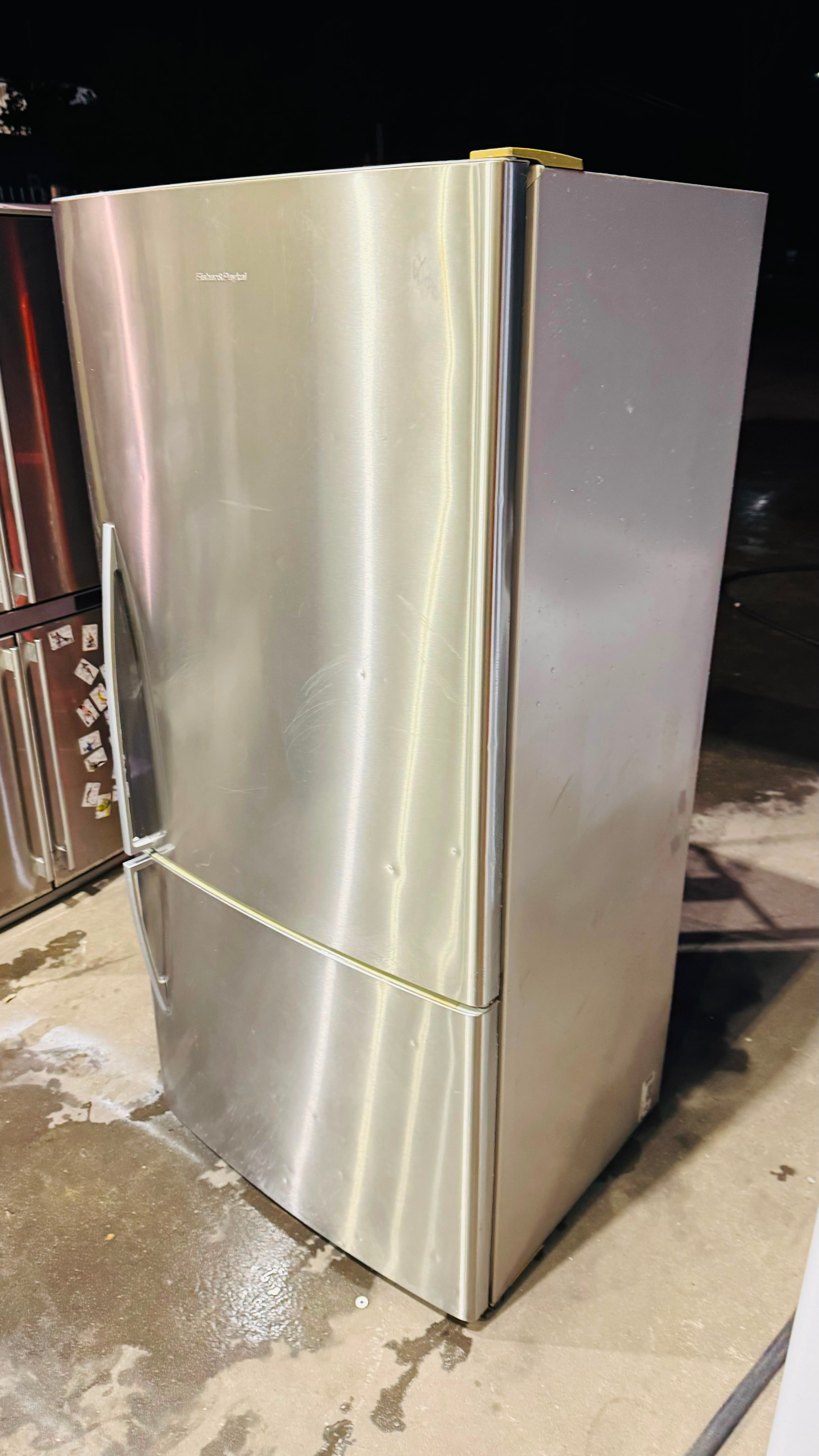 FISHER AND PAYKEL 519 LITRES FRIDGE FREEZER