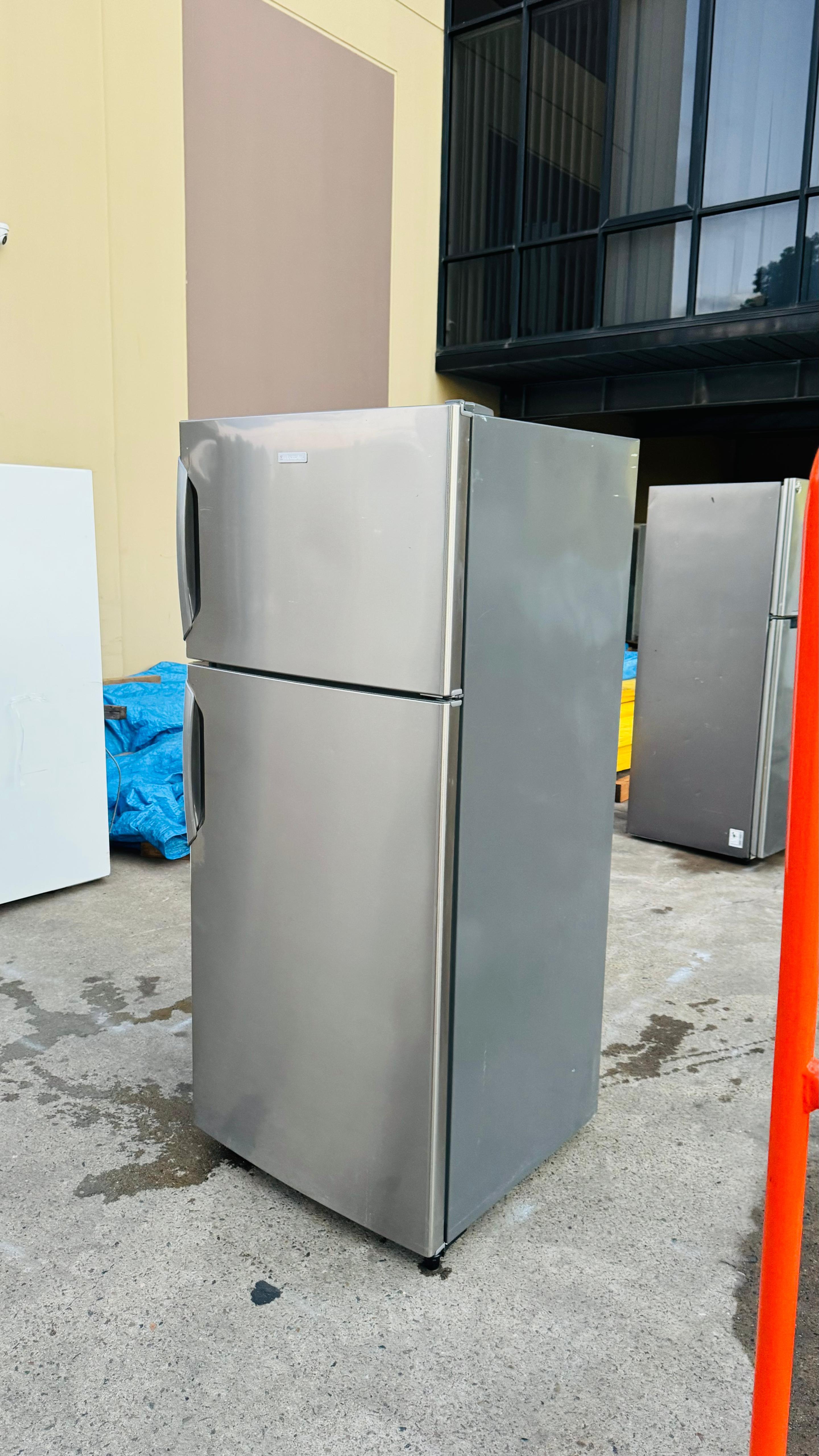 ELECTROLUX 420 LITRES FRIDGE FREEZER