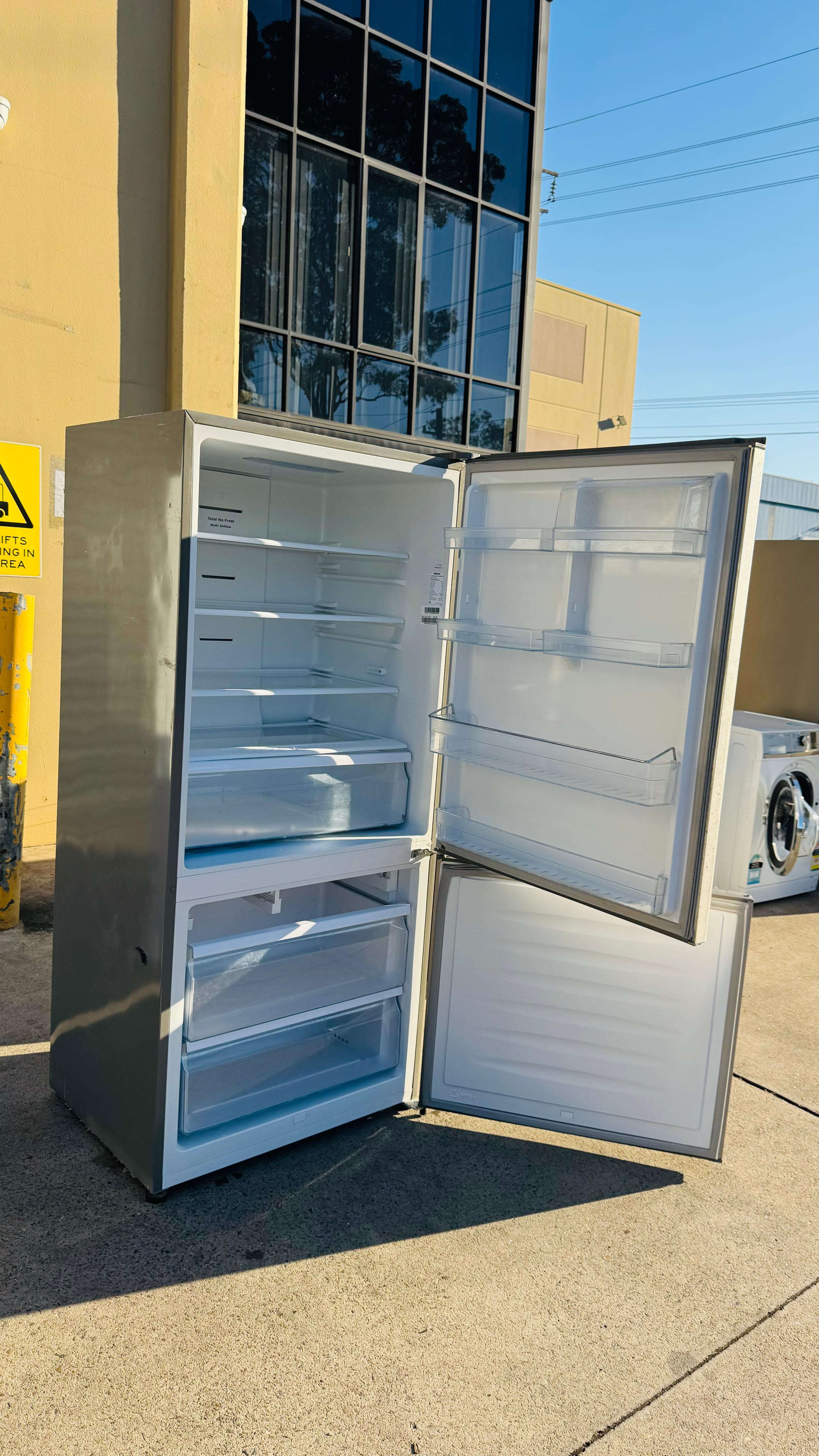 HISENSE 520 LITRES FRIDGE FREEZER