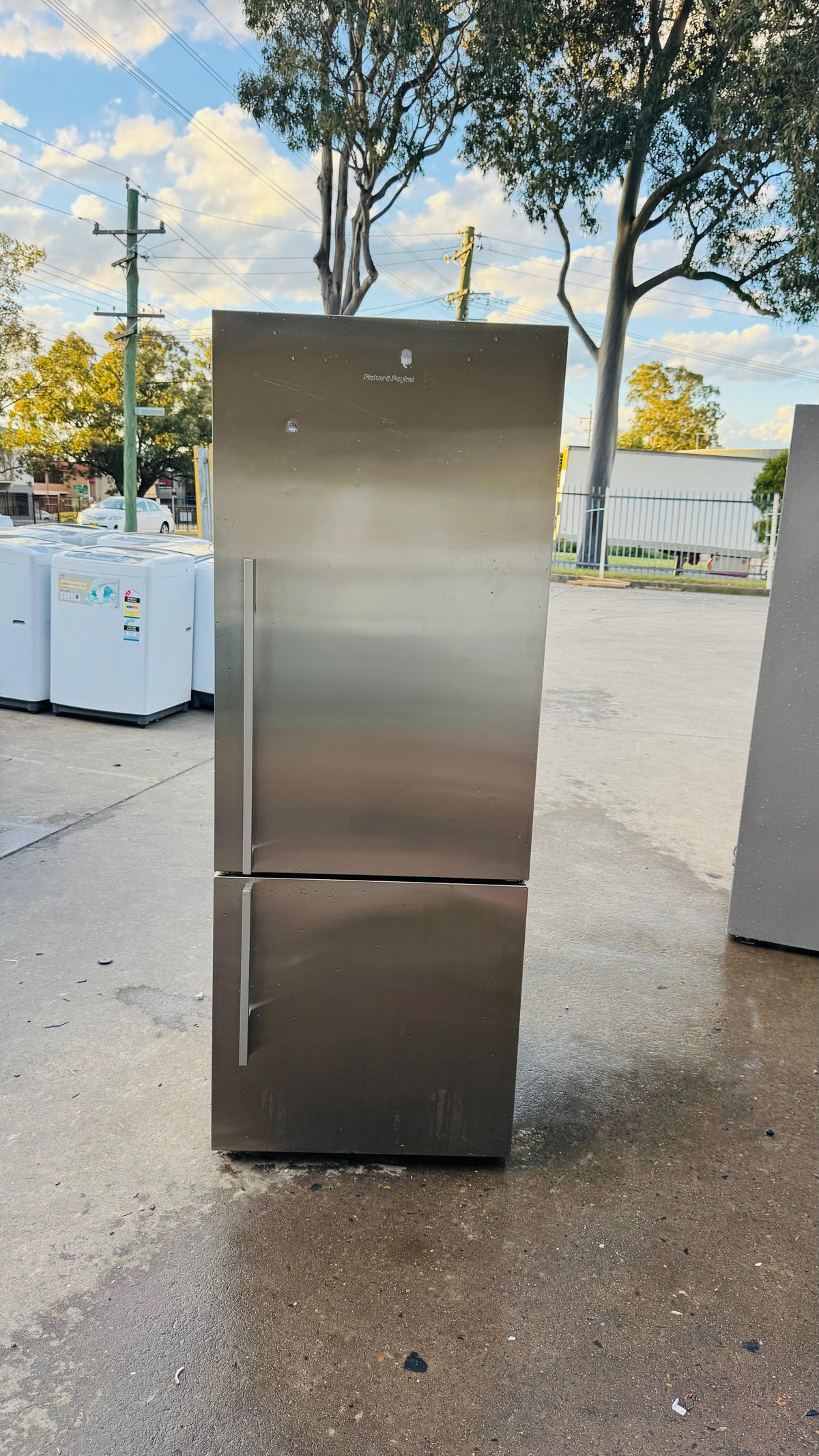 FISHER AND PAYKEL 442 LITRES FRIDGE FREEZER