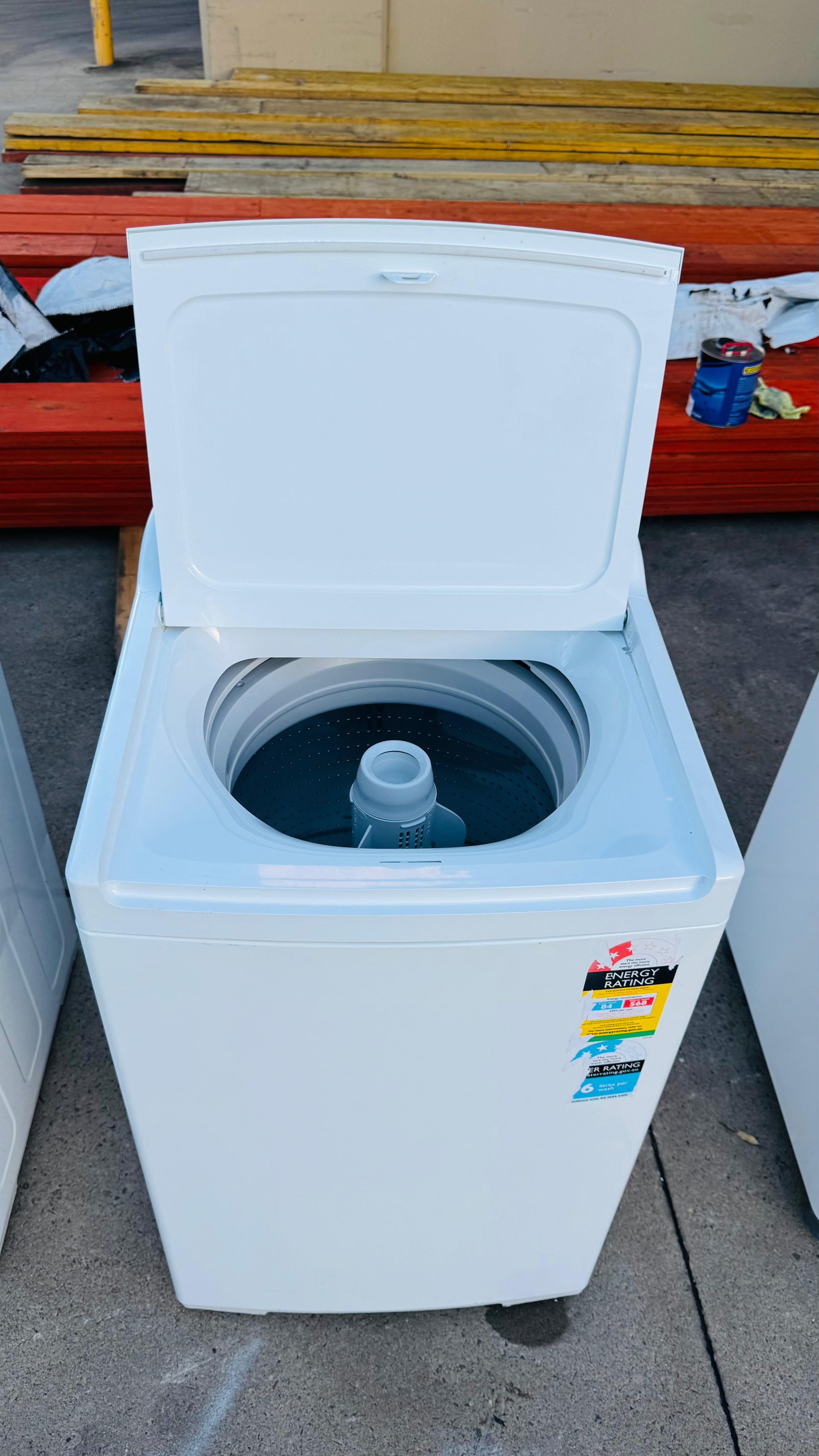 FISHER AND PAYKEL 8.5KGS TOP LOADER WASHING MACHINE
