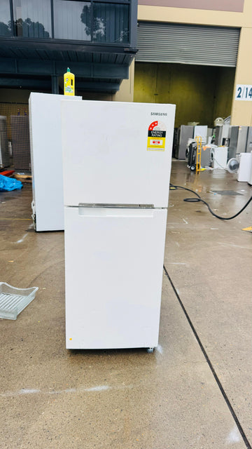 SAMSUNG 228 LITRES FRIDGE FREEZER