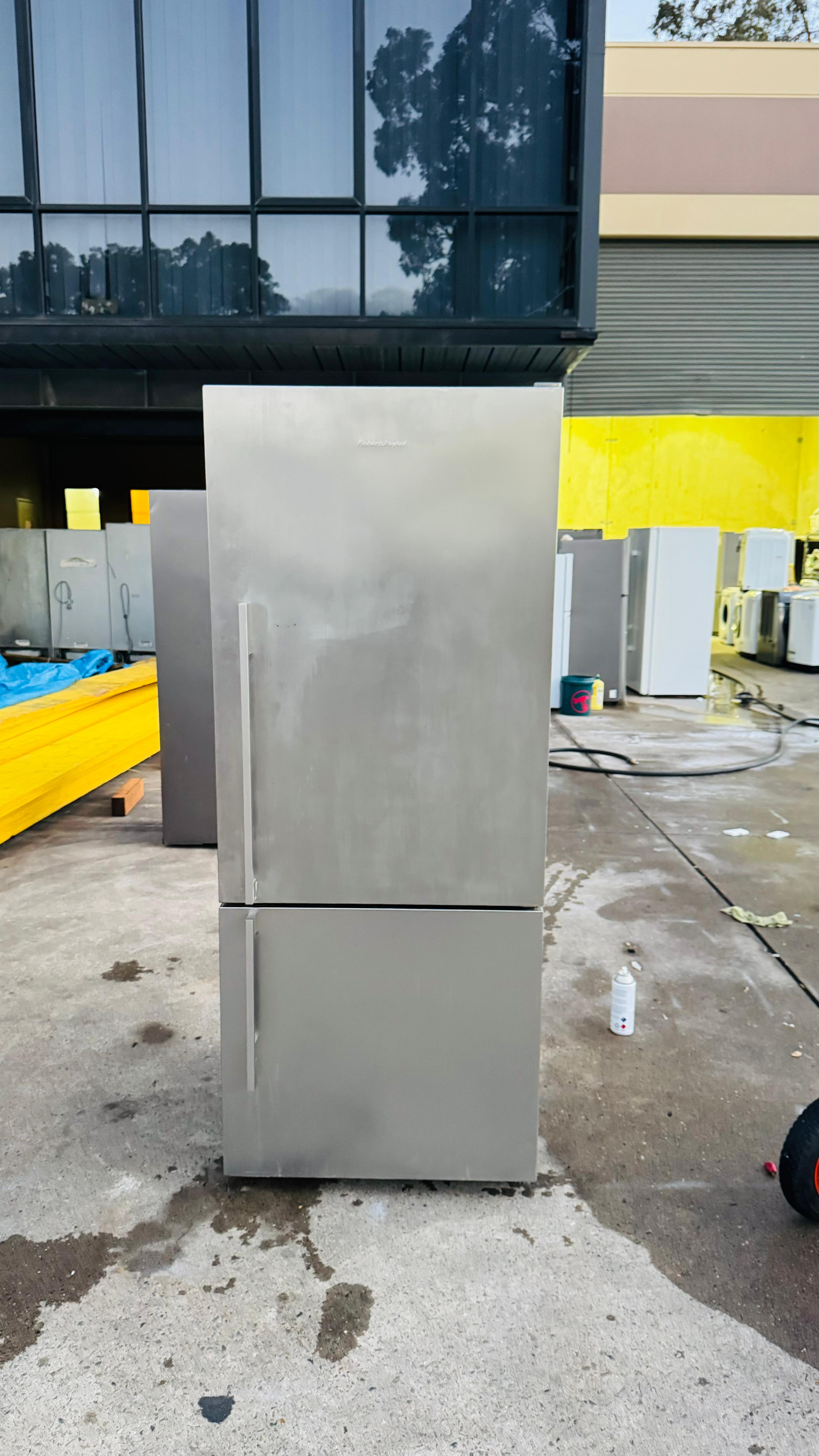 FISHER AND PAYKEL 442 LITRES FRIDGE FREEZER