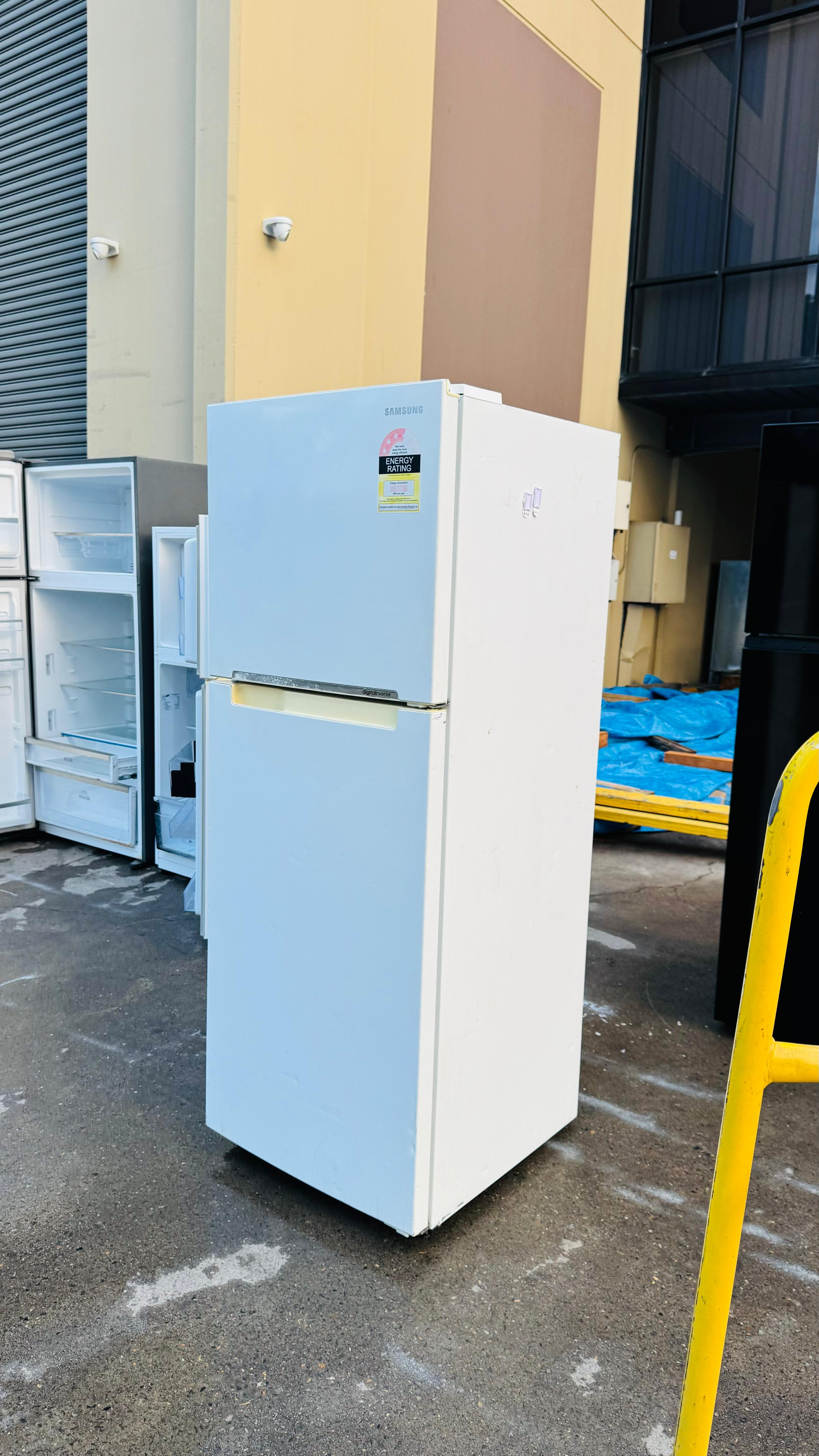 SAMSUNG 320 LITRES FRIDGE FREEZER