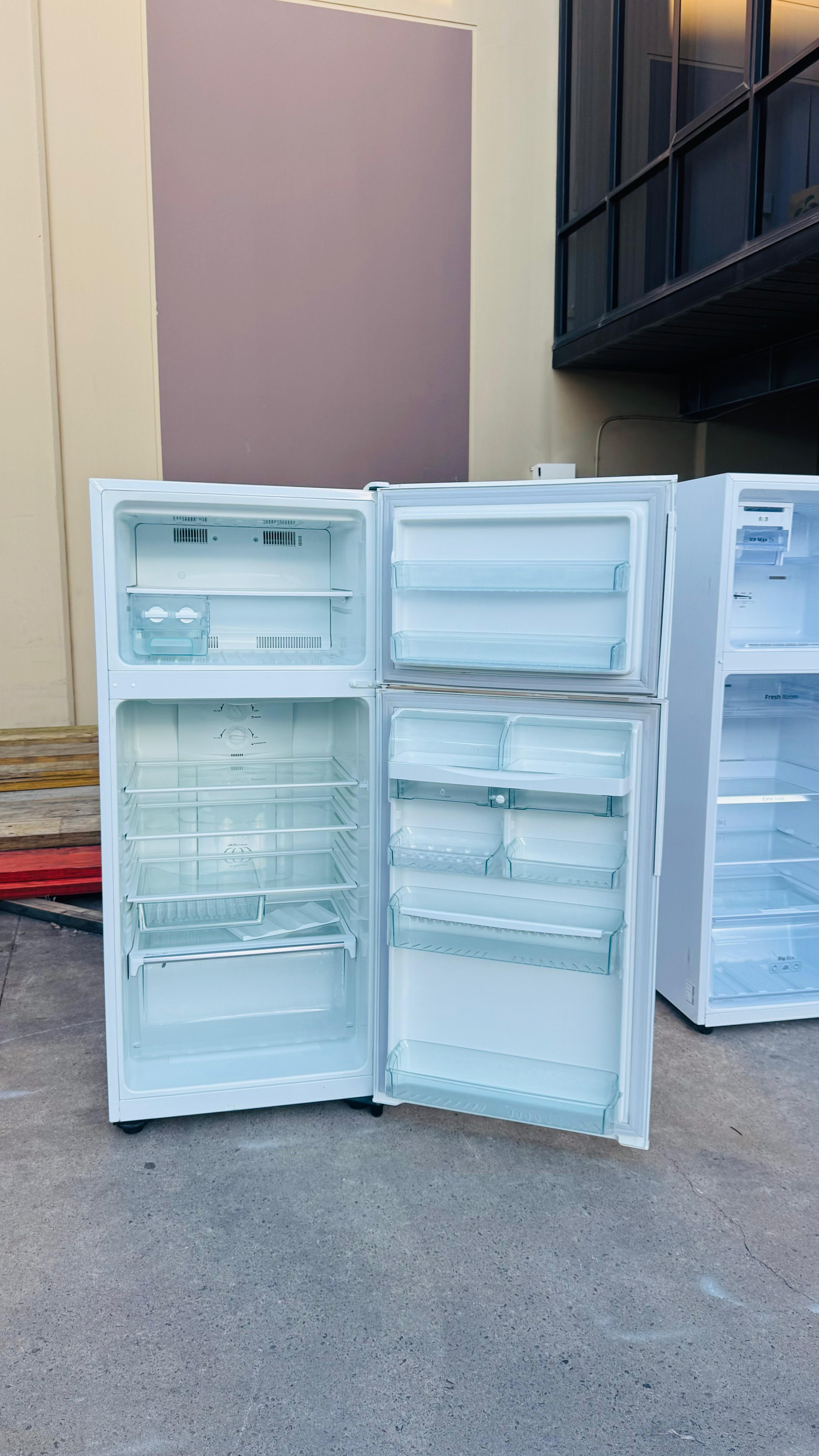 WESTINGHOUSE 420 LITRES FRIDGE FREEZER