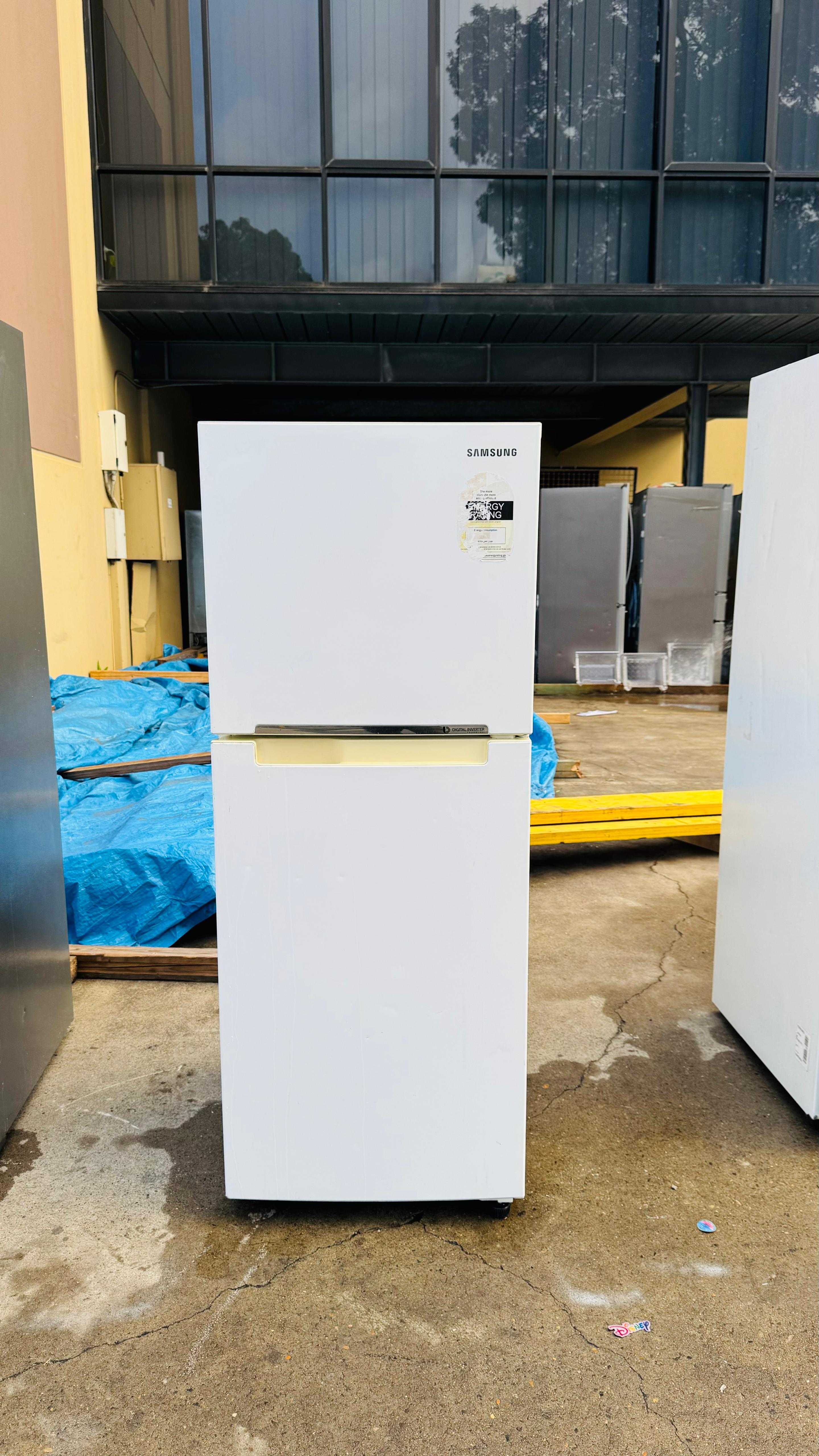 SAMSUNG 228 LITRES FRIDGE FREEZER