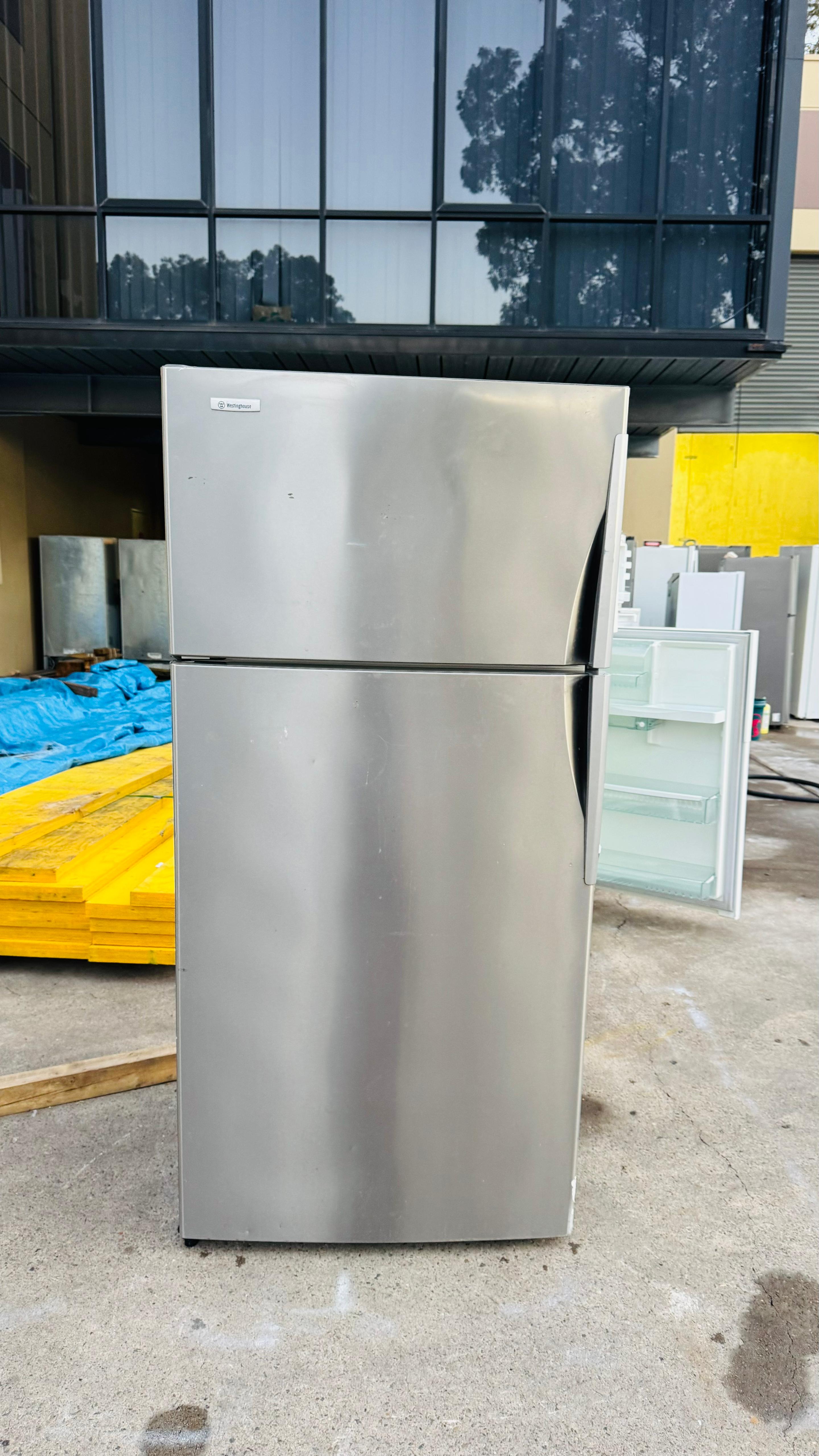 WESTINGHOUSE 520 LITRES FRIDGE FREEZER