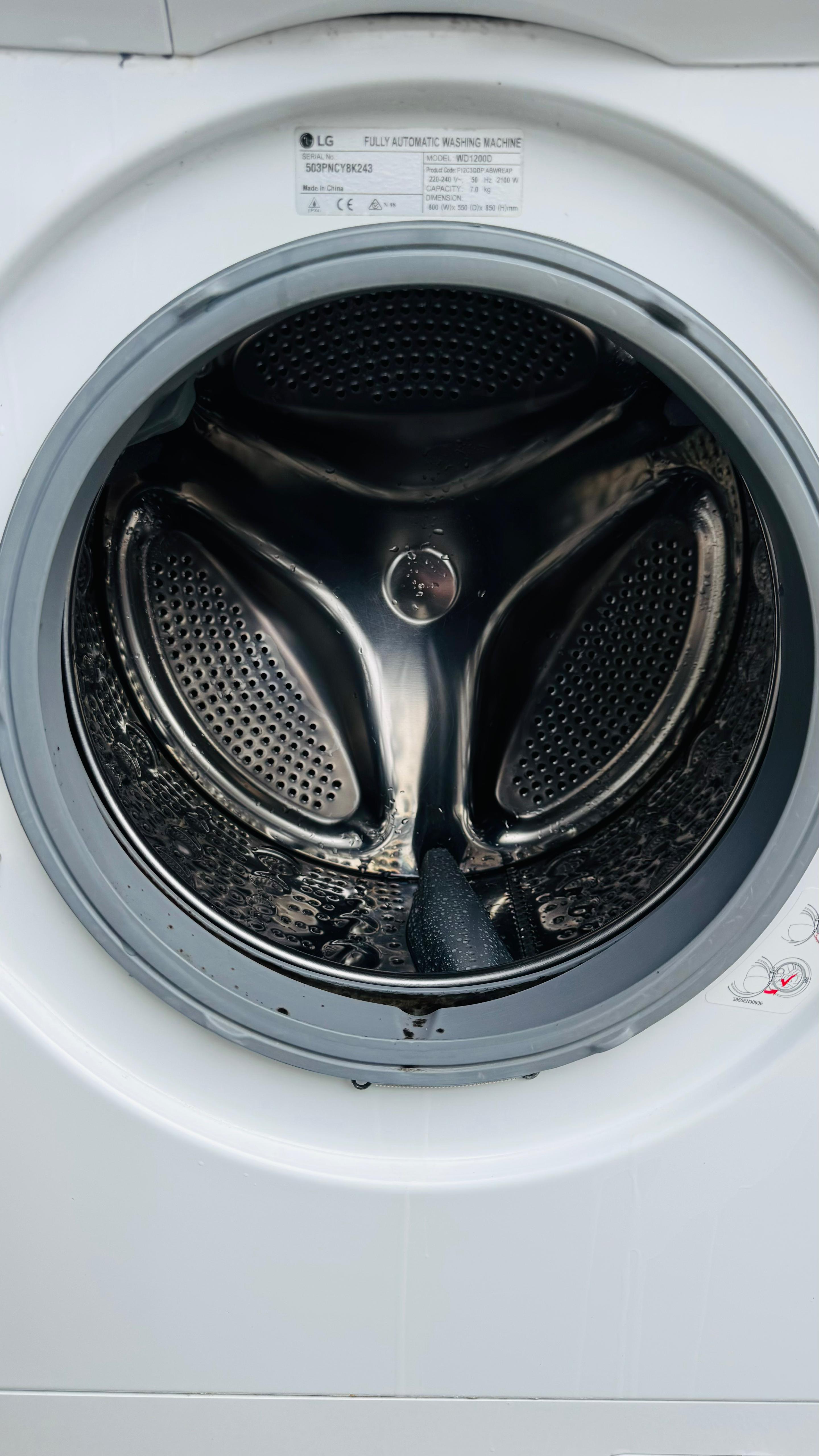 LG 7KGS FRONT LOADER WASHING MACHINE