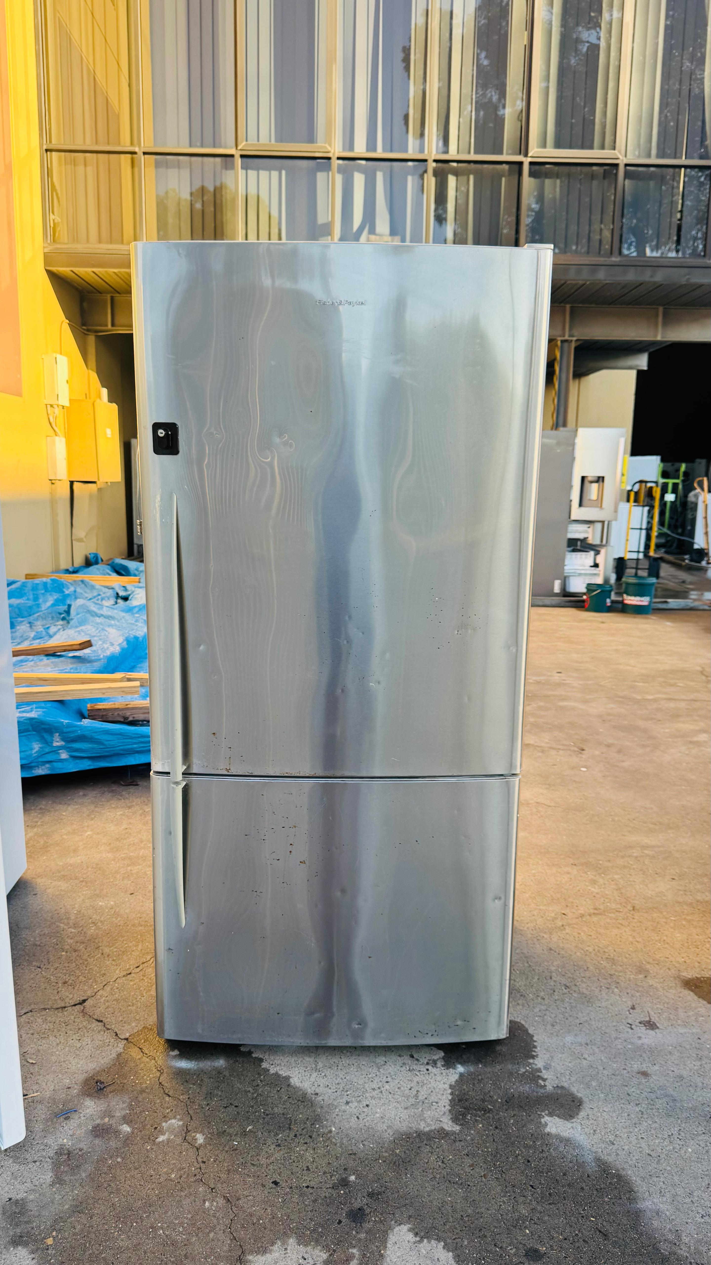 FISHER AND PAYKEL 519 LITRES FRIDGE FREEZER