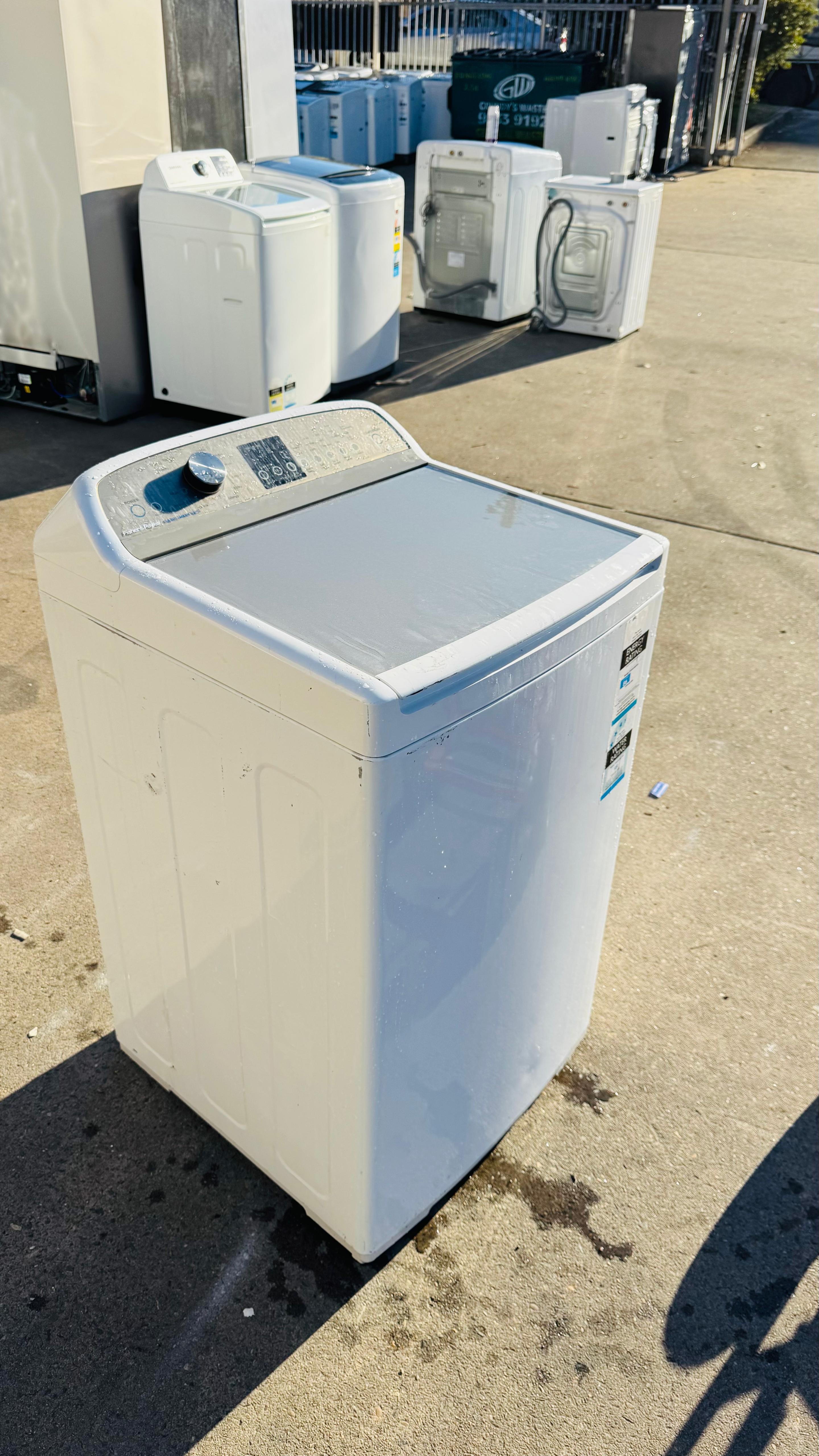FISHER AND PAYKEL 8KGS TOP LOADER WASHING MACHINE