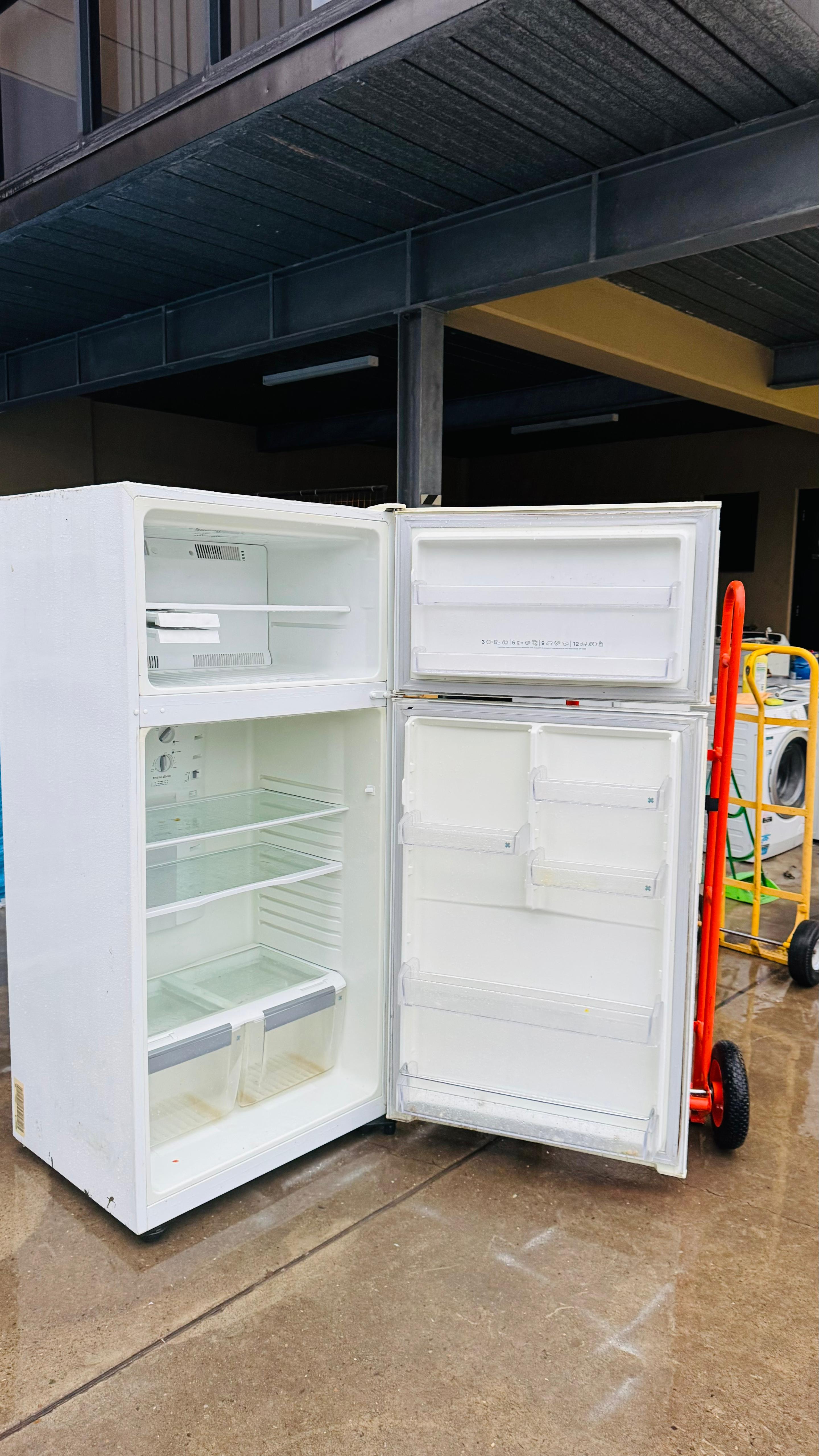 ELECTROLUX 517 LITRES FRIDGE FREEZER