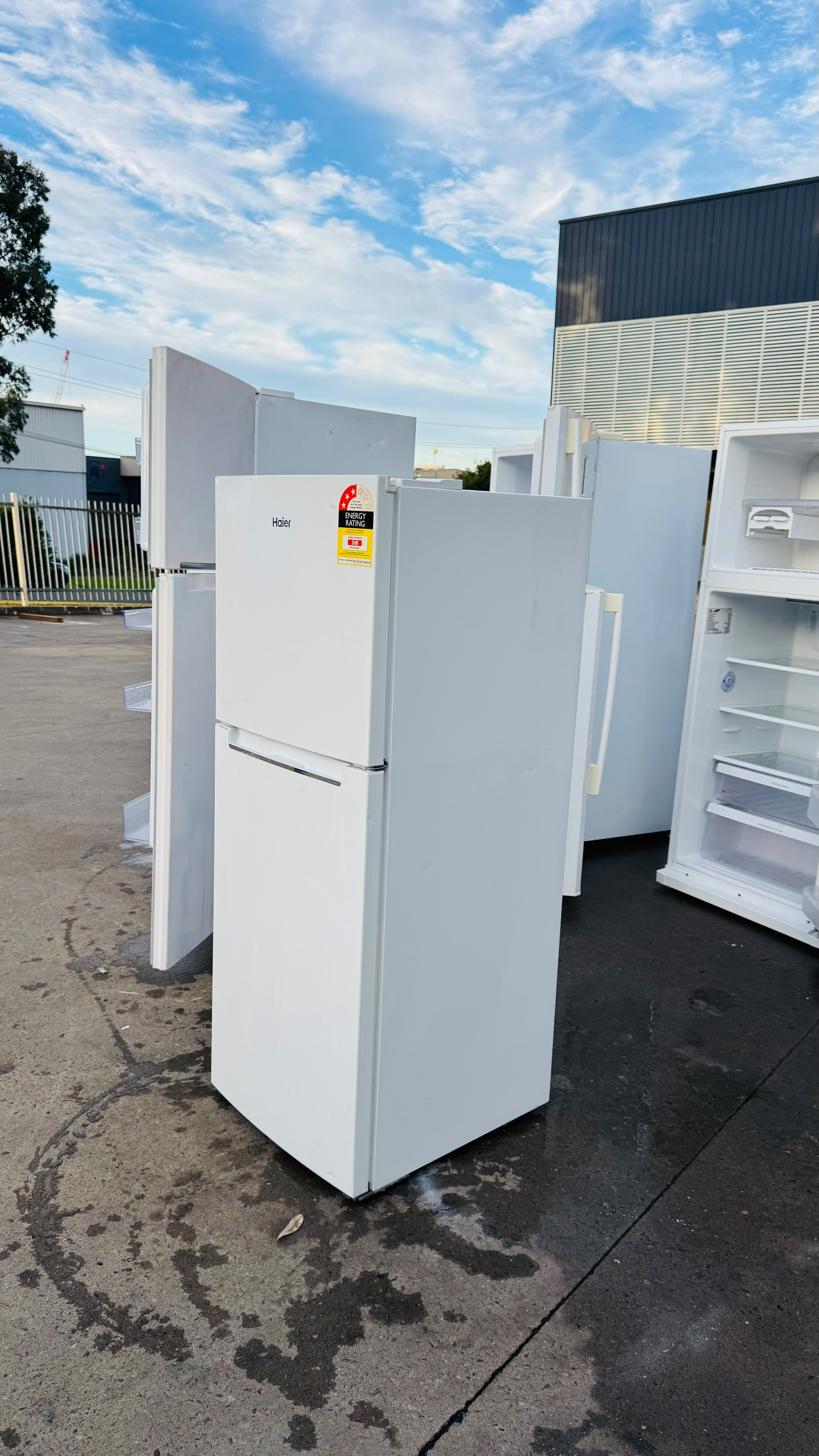 HAIER 220 LITRES FRIDGE FREEZER