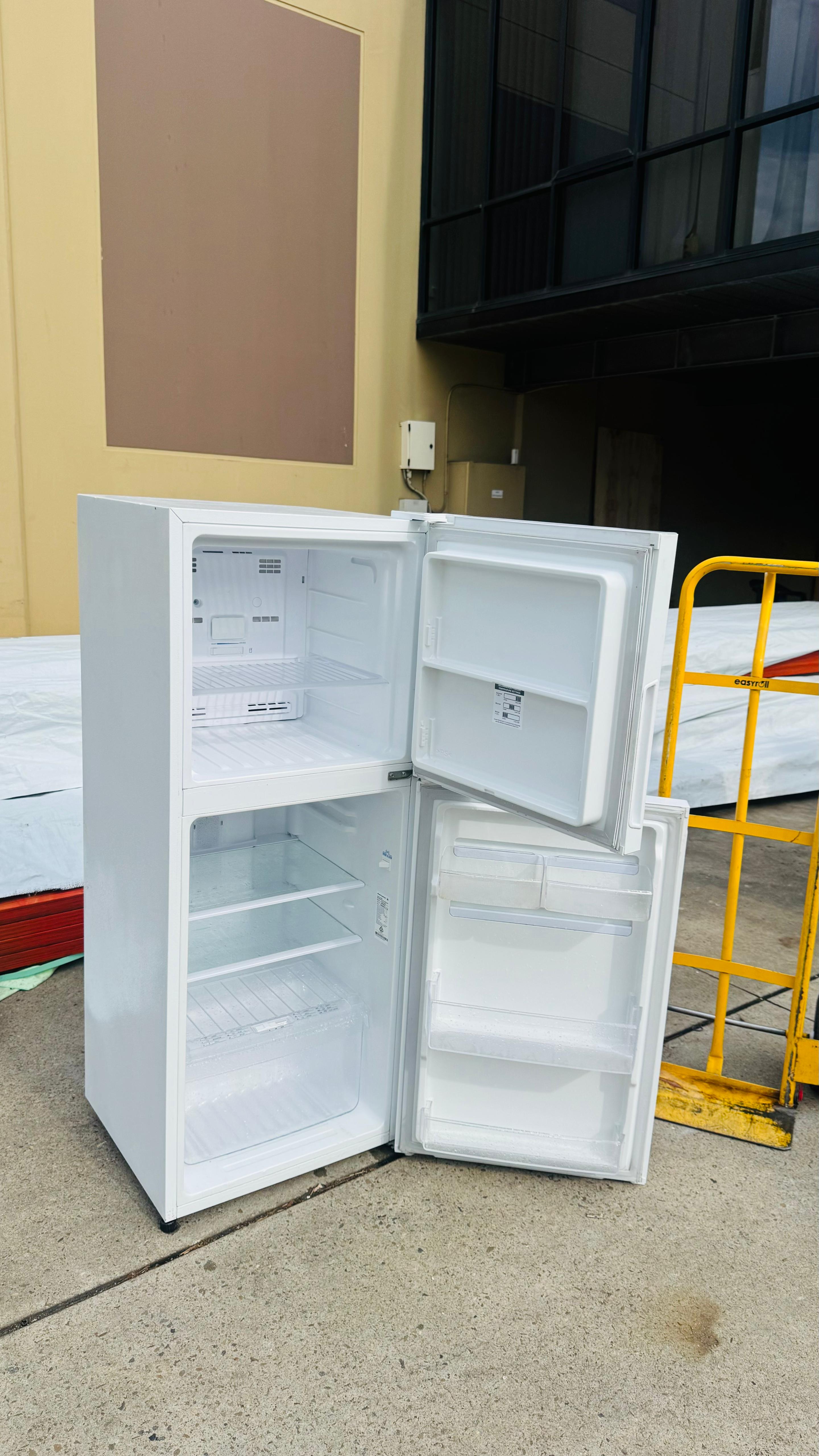 KELVINATOR 231 LITRES FRIDGE FREEZER