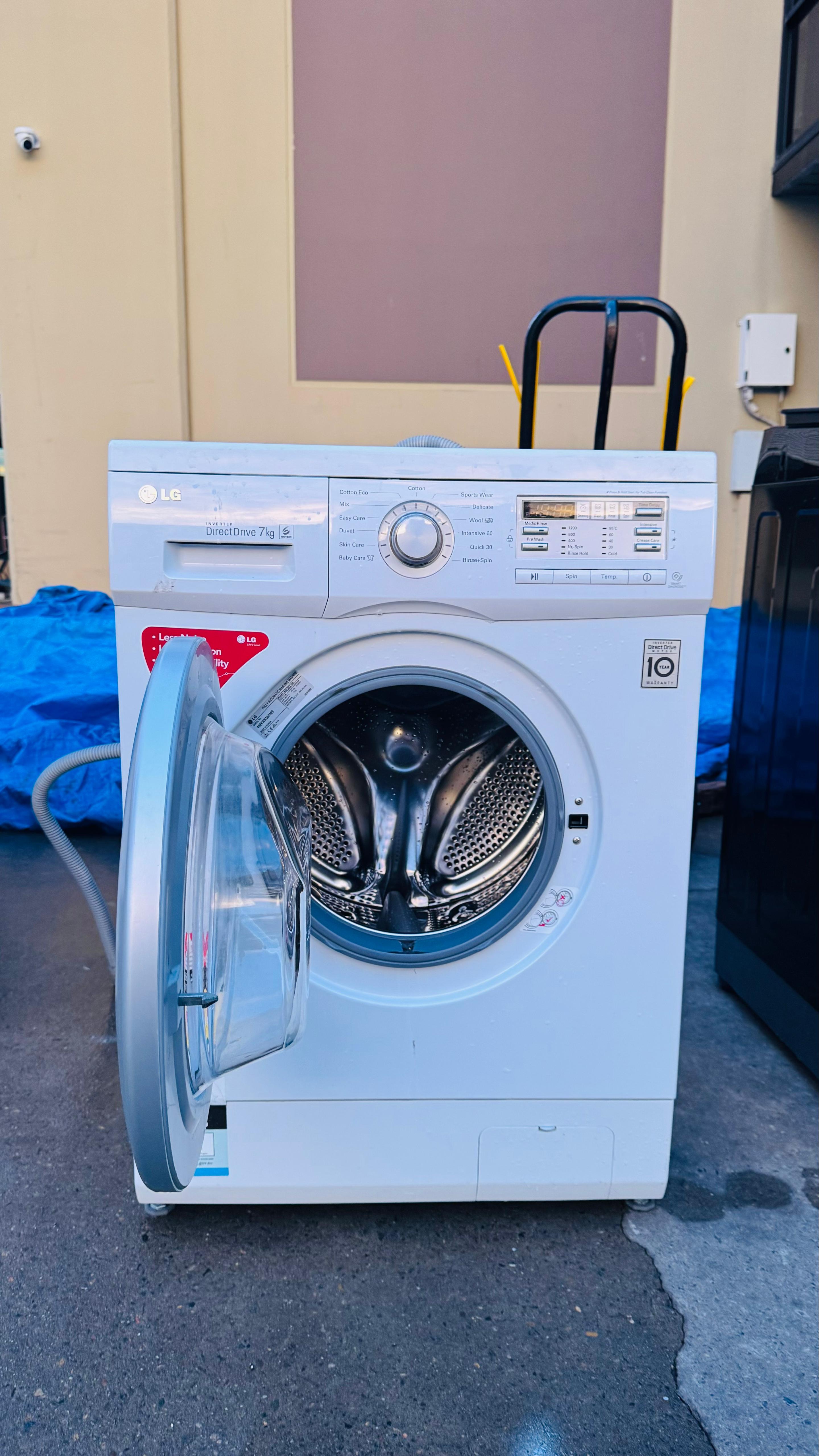 LG 7KGS FRONT LOADER WASHING MACHINE