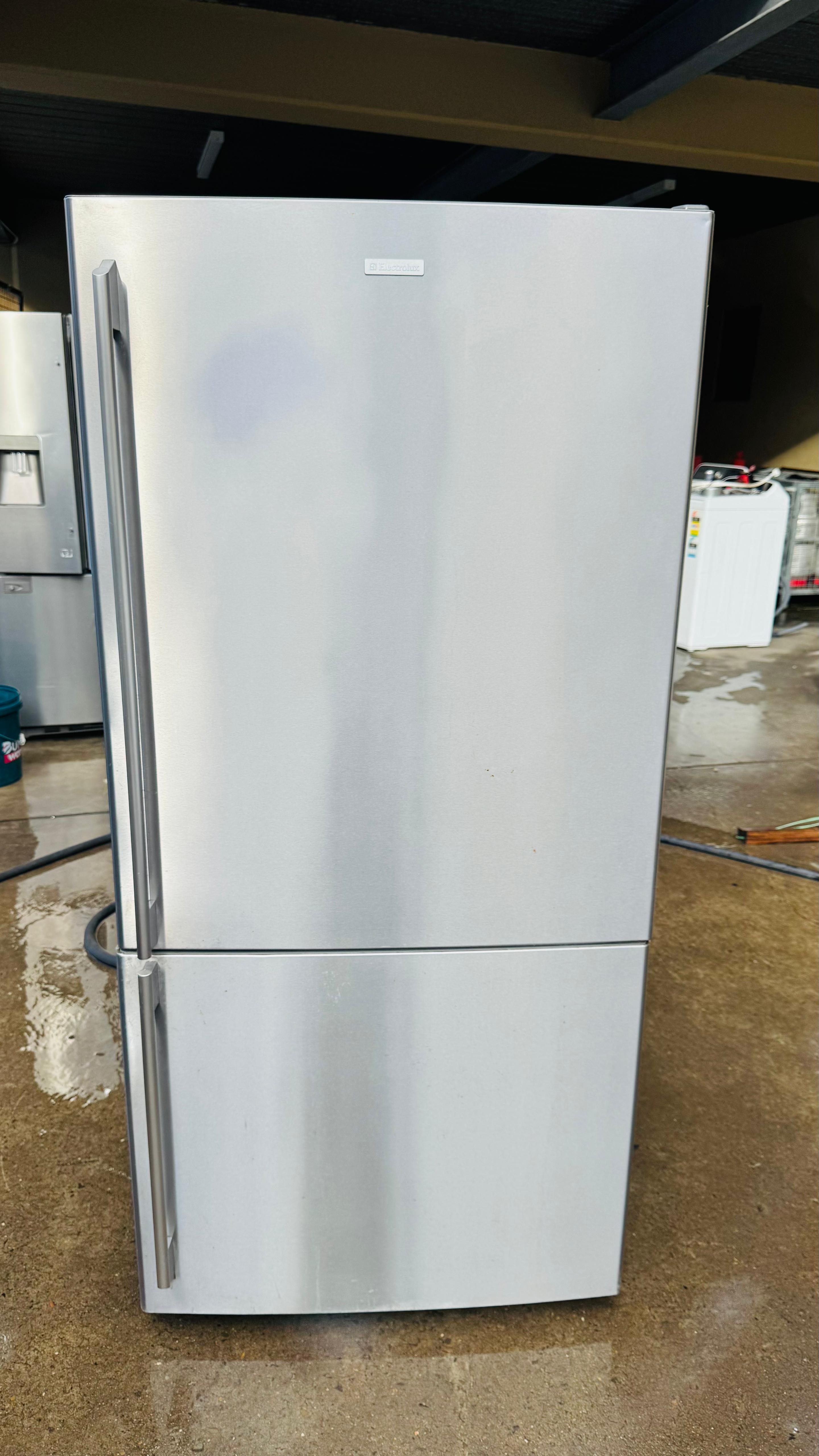 ELECTROLUX 510 LITRES FRIDGE FREEZER