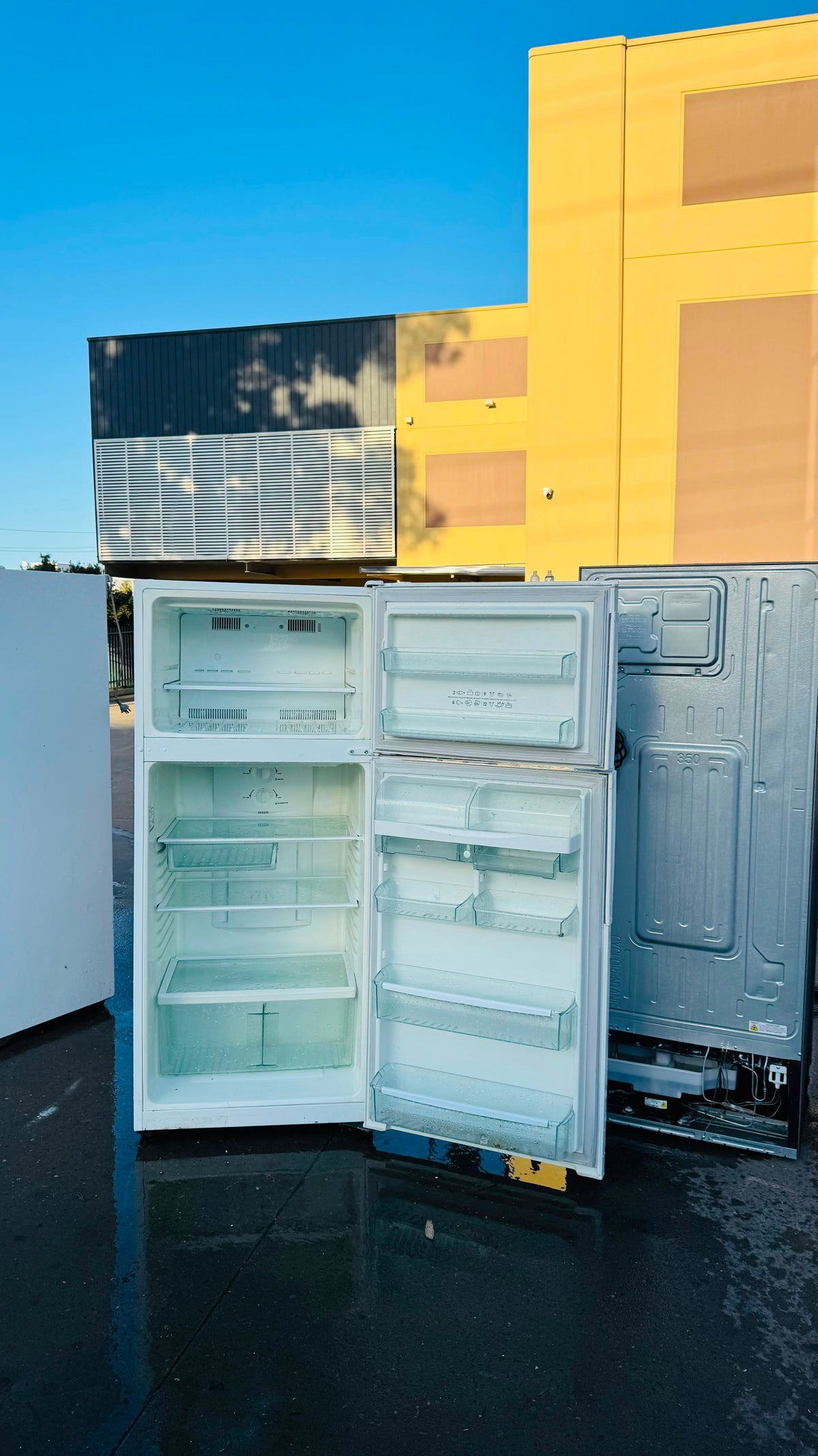 WESTINGHOUSE 420 LITRES FRIDGE FREEZER