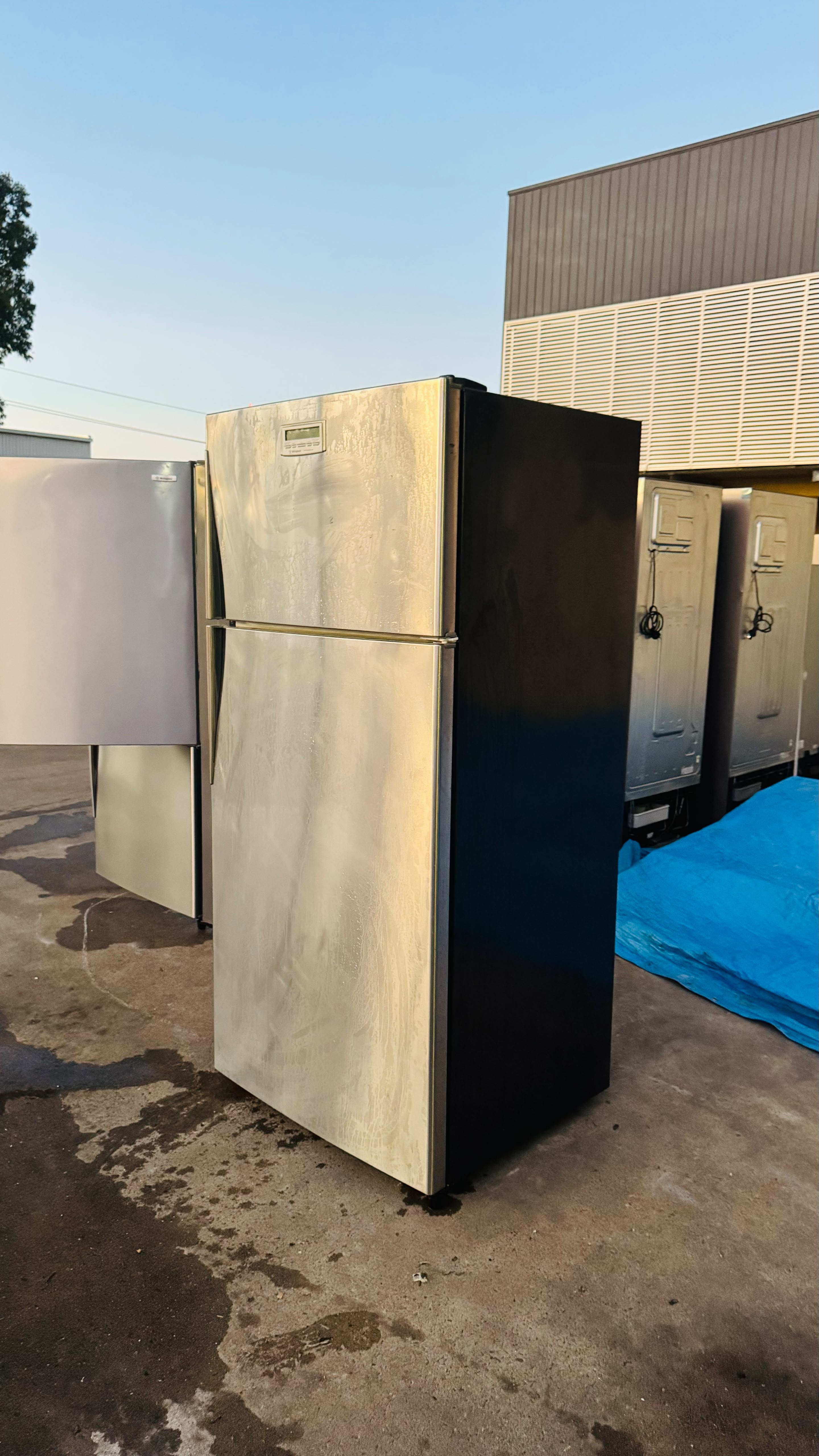 WESTINGHOUSE 517 LITRES FRIDGE FREEZER