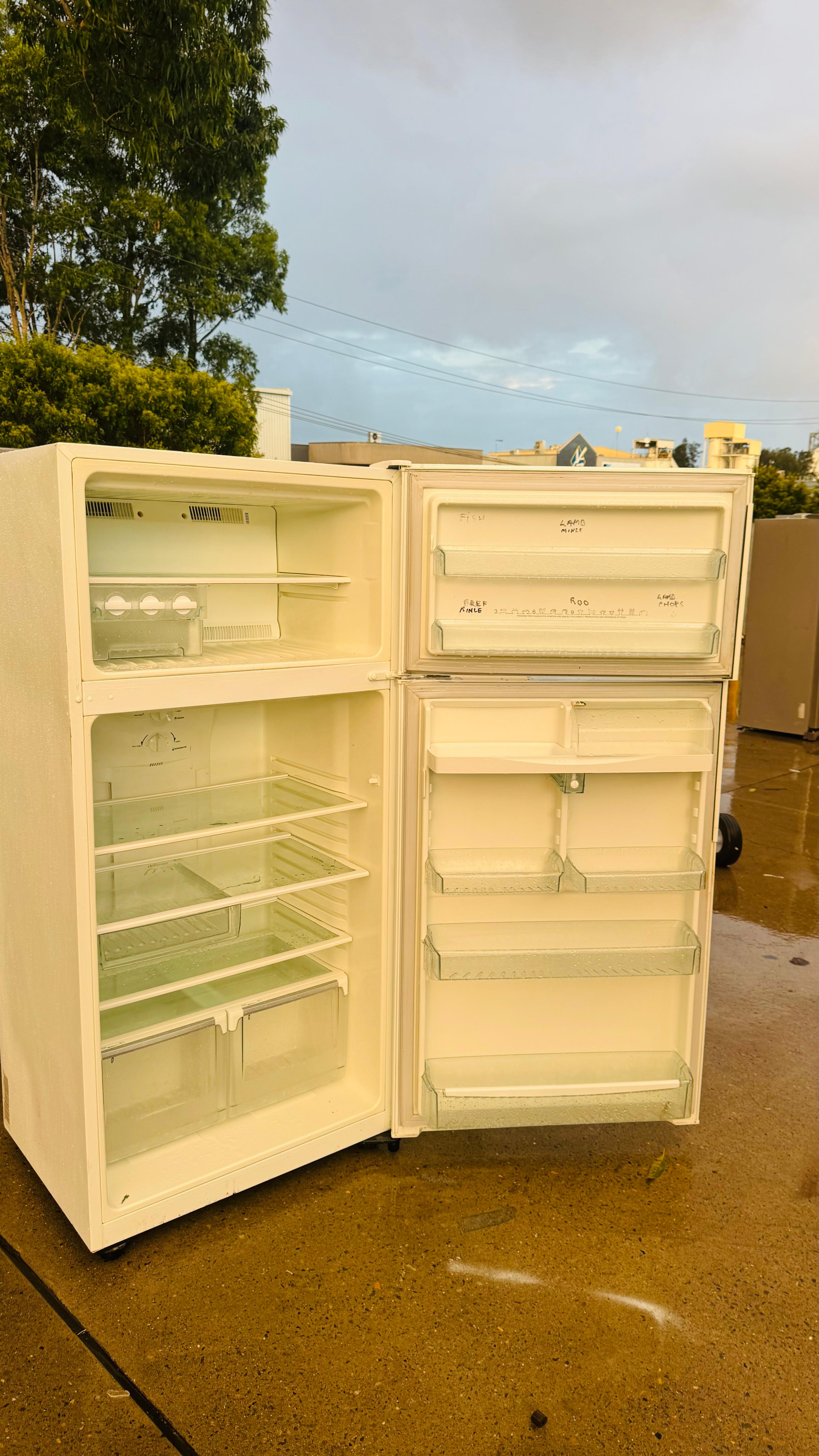 WESTINGHOUSE 520 LITRES FRIDGE FREEZER