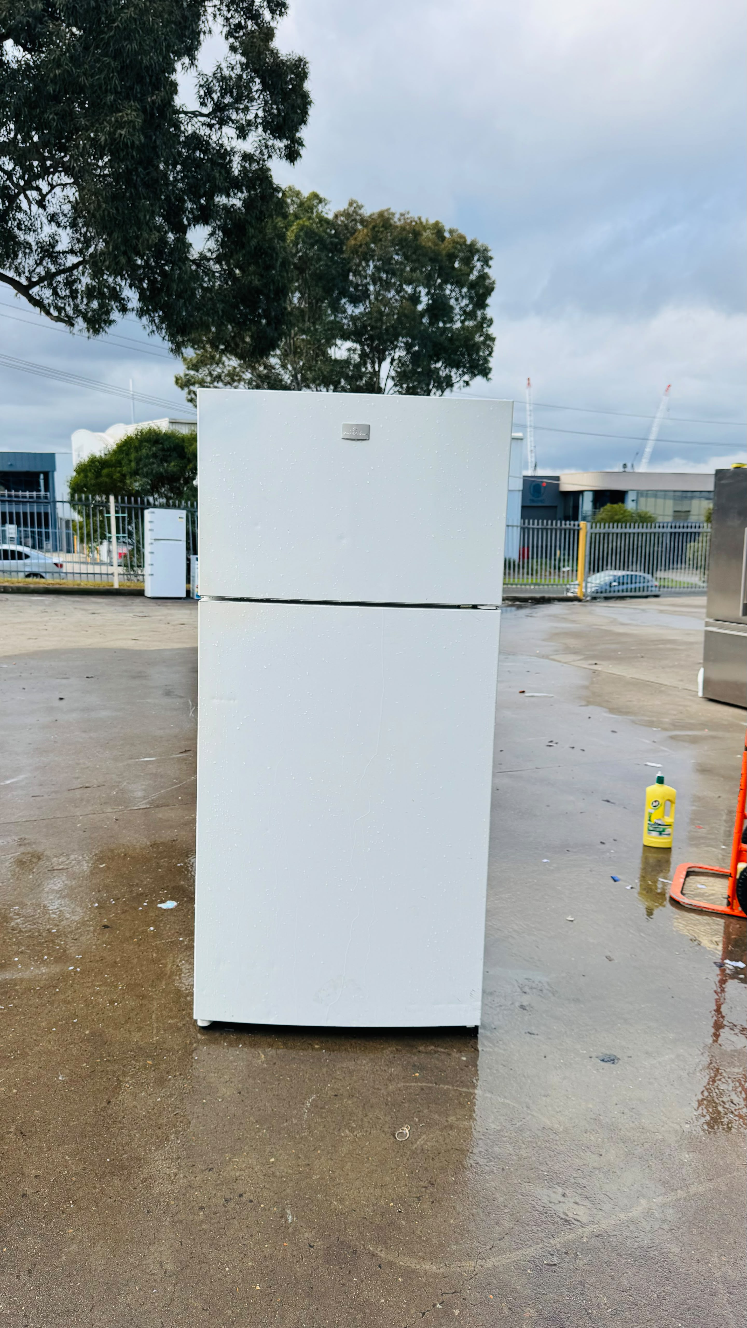 KELVINATOR 536 LITRES FRIDGE FREEZER