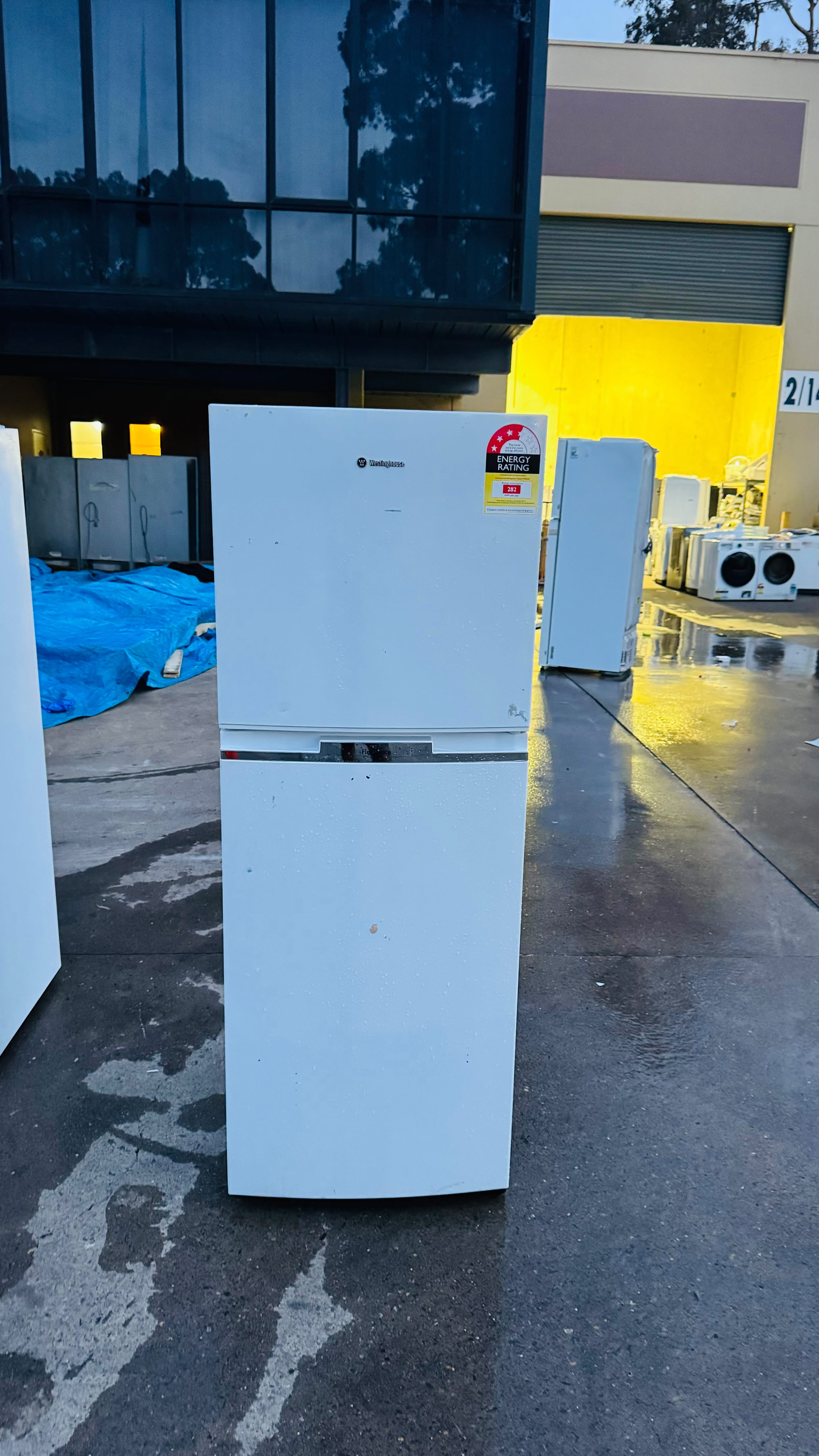 WESTINGHOUSE 245 LITRES FRIDGE FREEZER