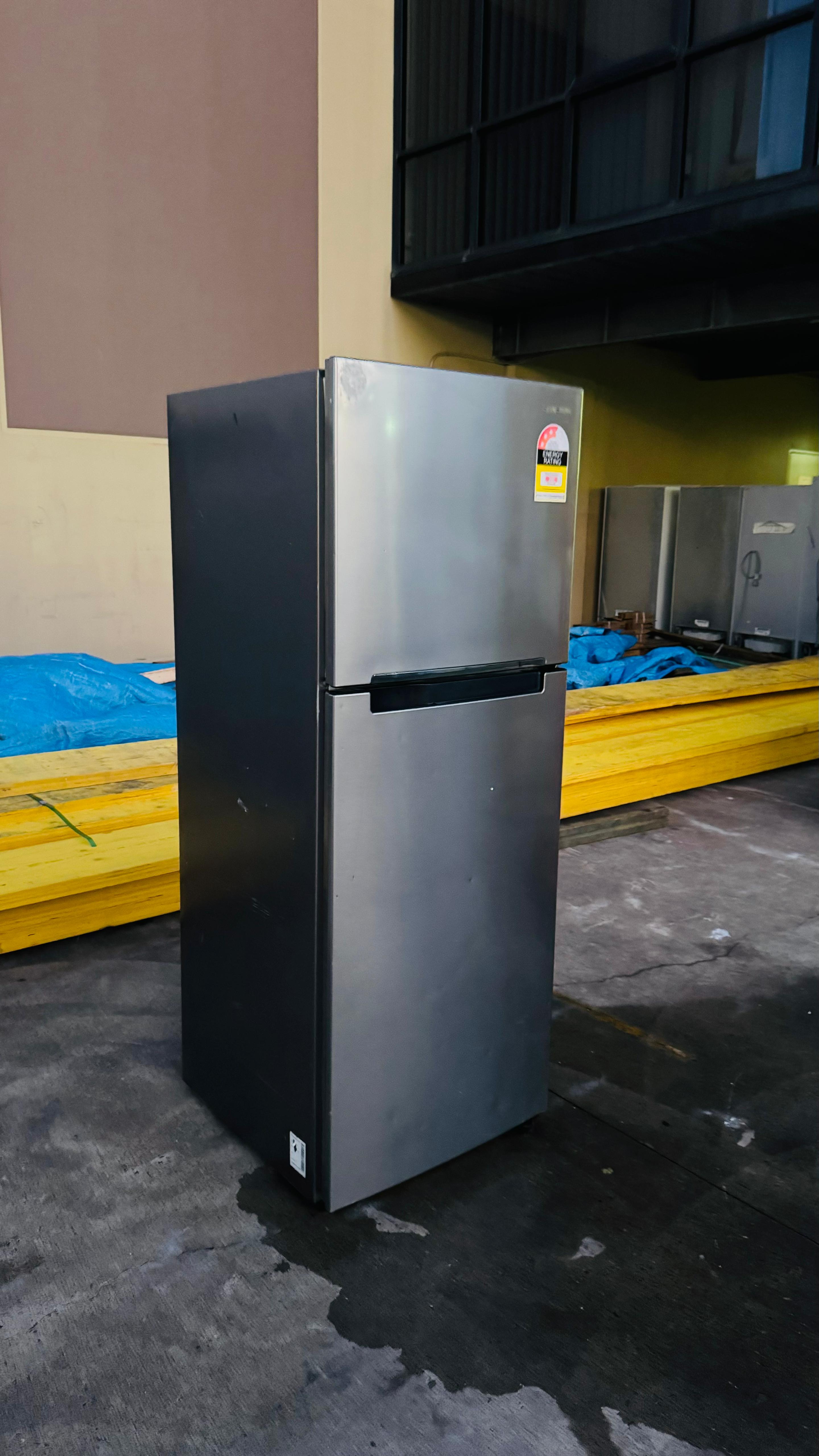 SAMSUNG 320 LITRES FRIDGE FREEZER
