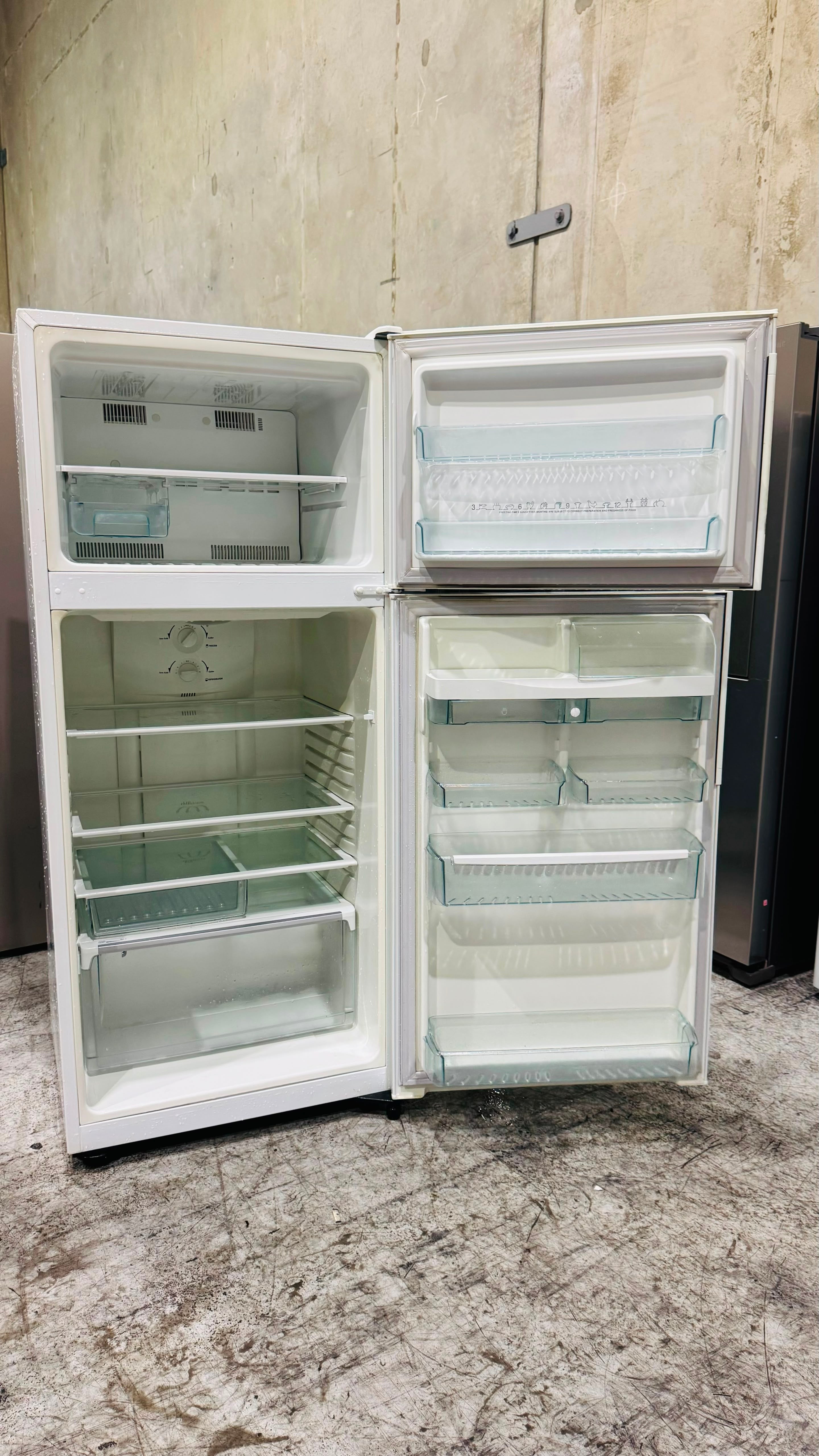 WESTINGHOUSE 420 LITRES FRIDGE FREEZER