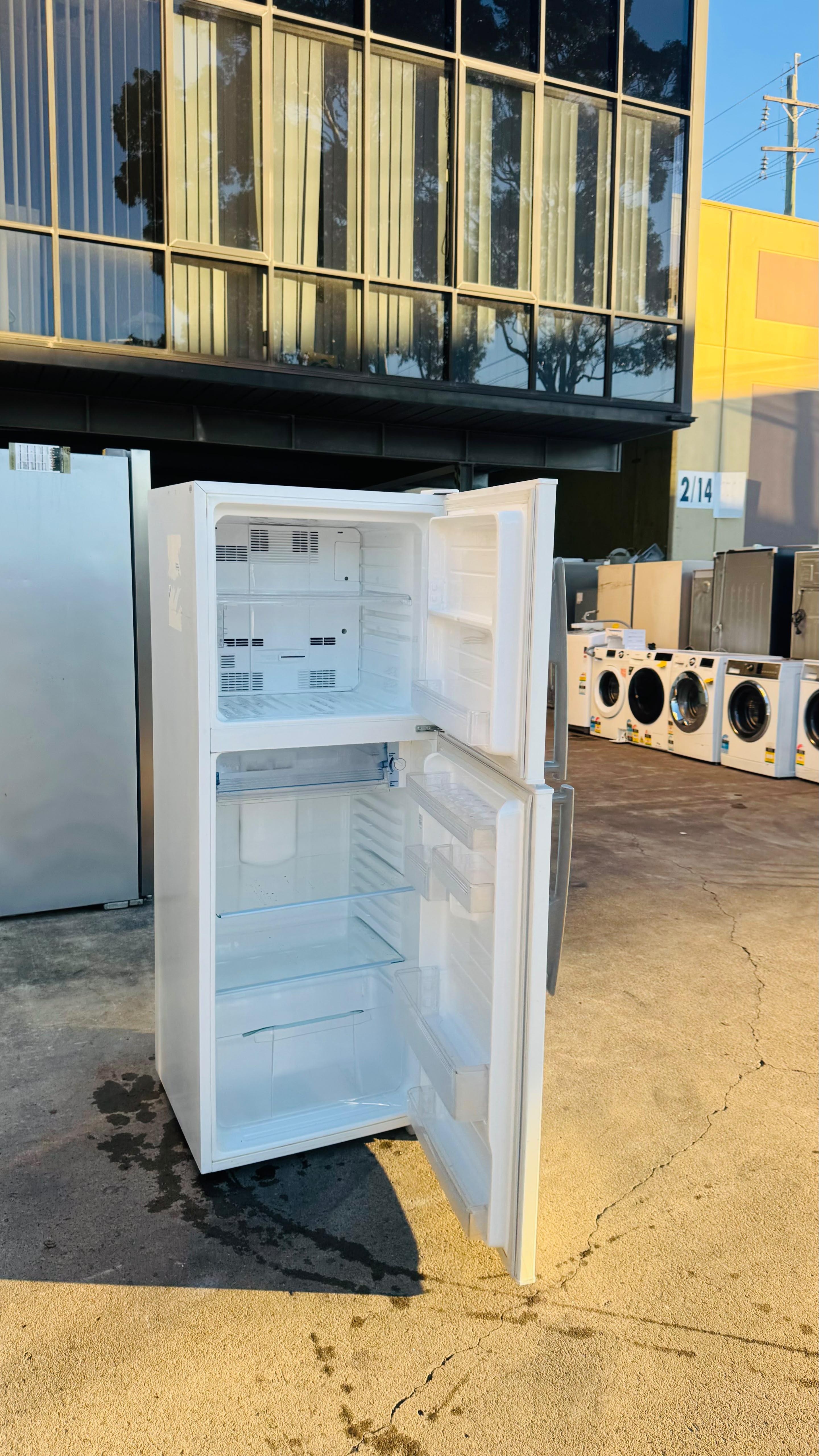 SHARP 308 LITRES FRIDGE FREEZER