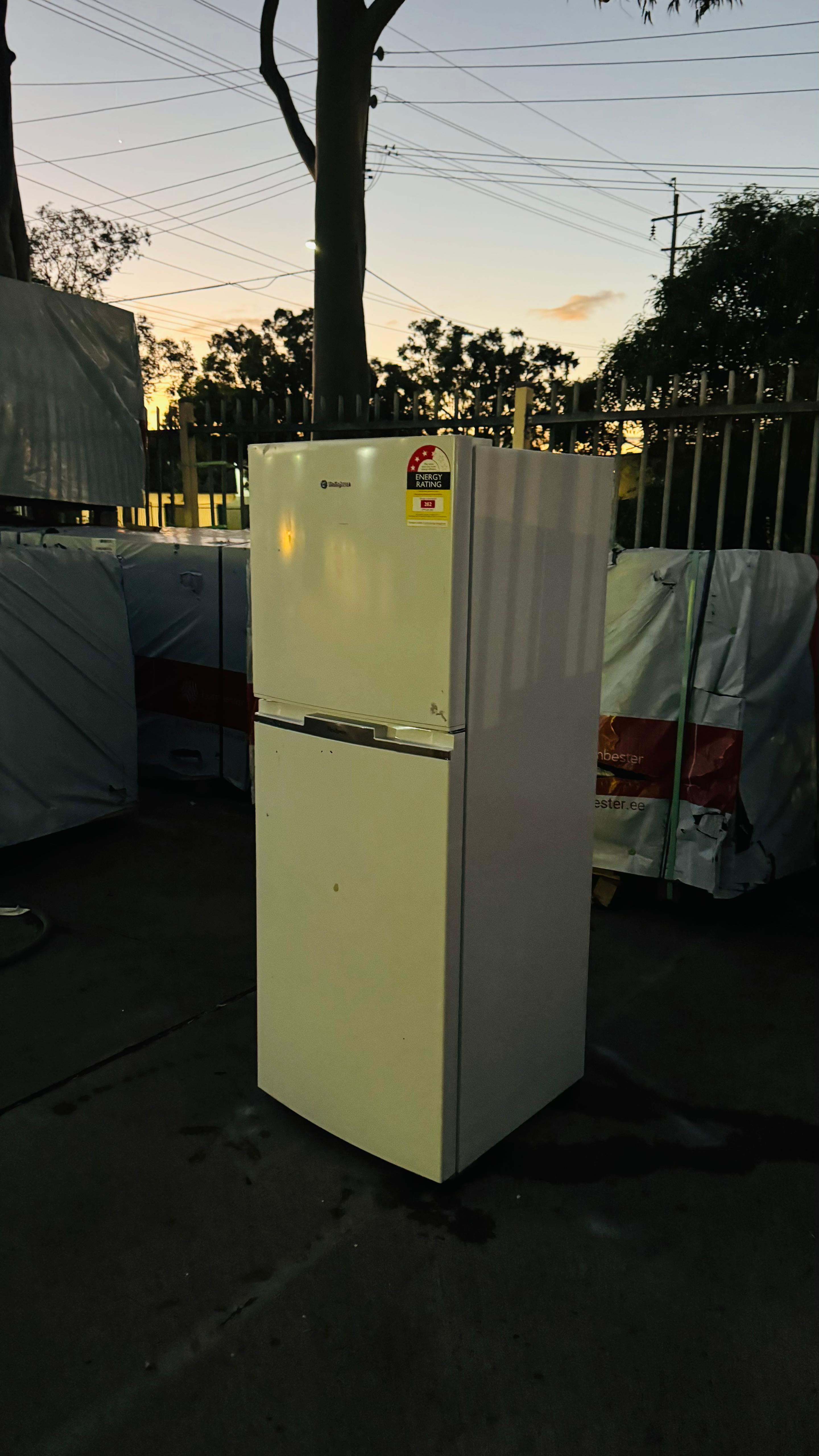 WESTINGHOUSE 245 LITERS FRIDGE FREEZER
