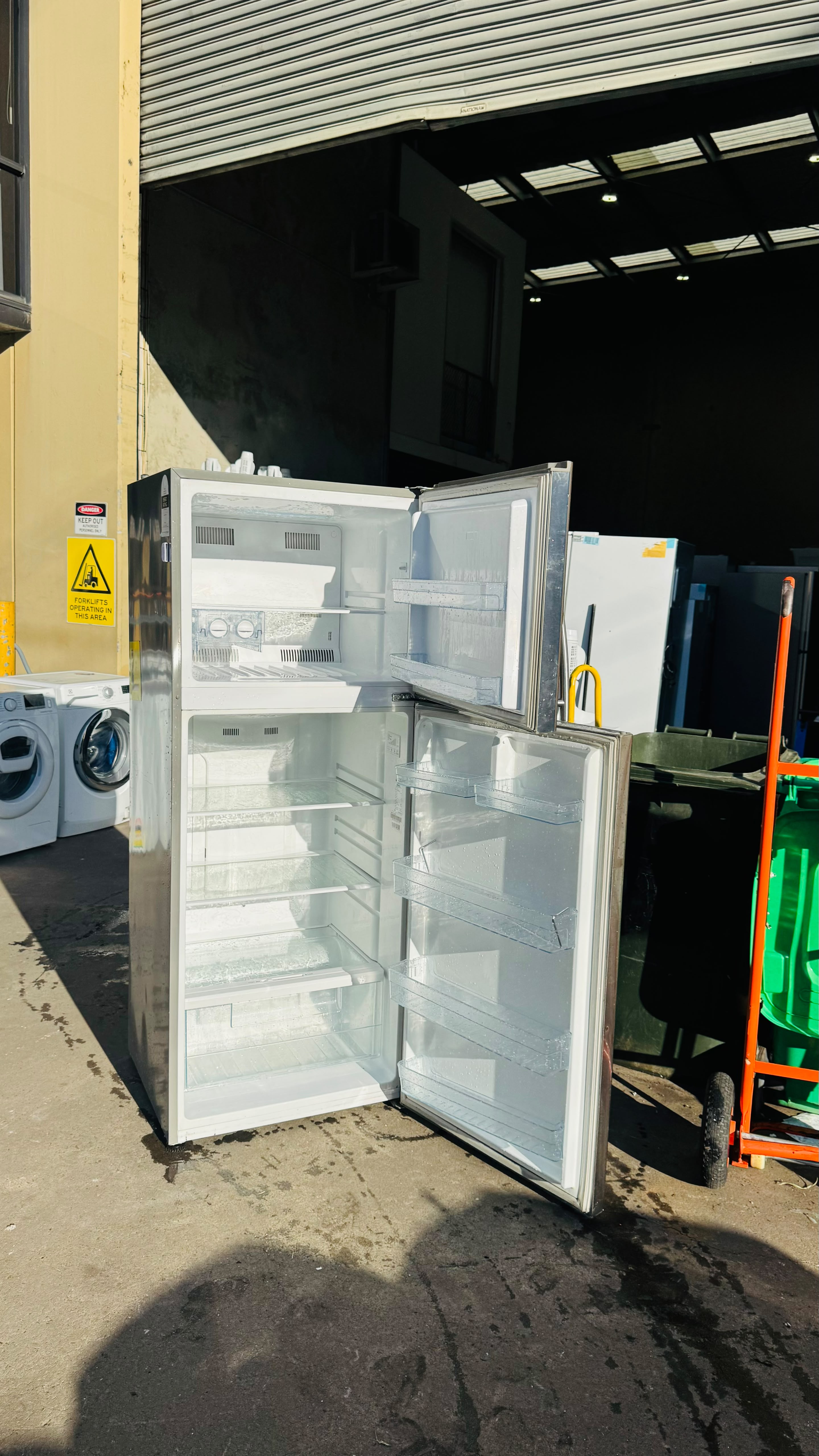 HISENSE 436 LITRES FRIDGE FREEZER