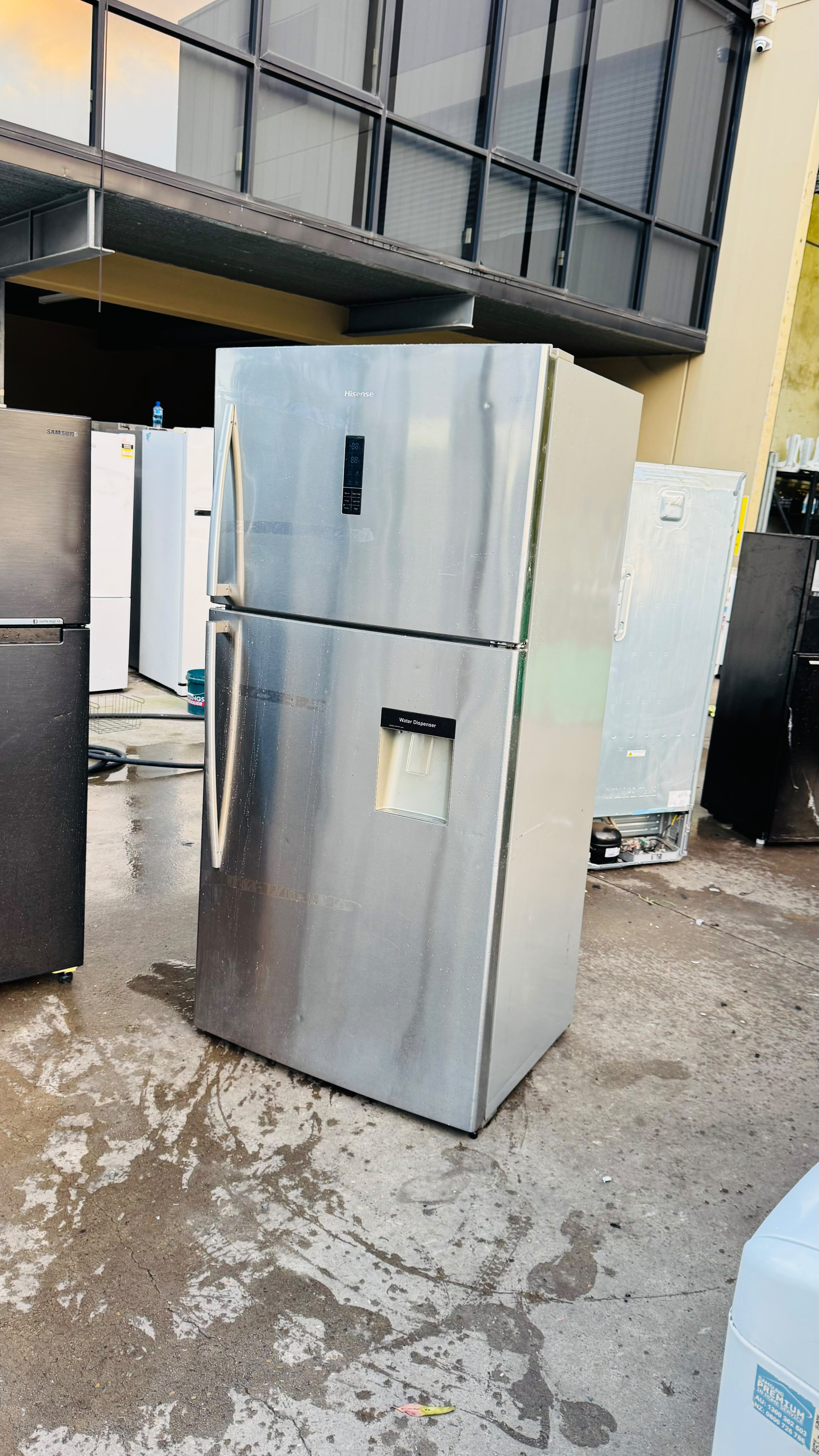 HISENSE 593 LITRES FRIDGE FREEZER