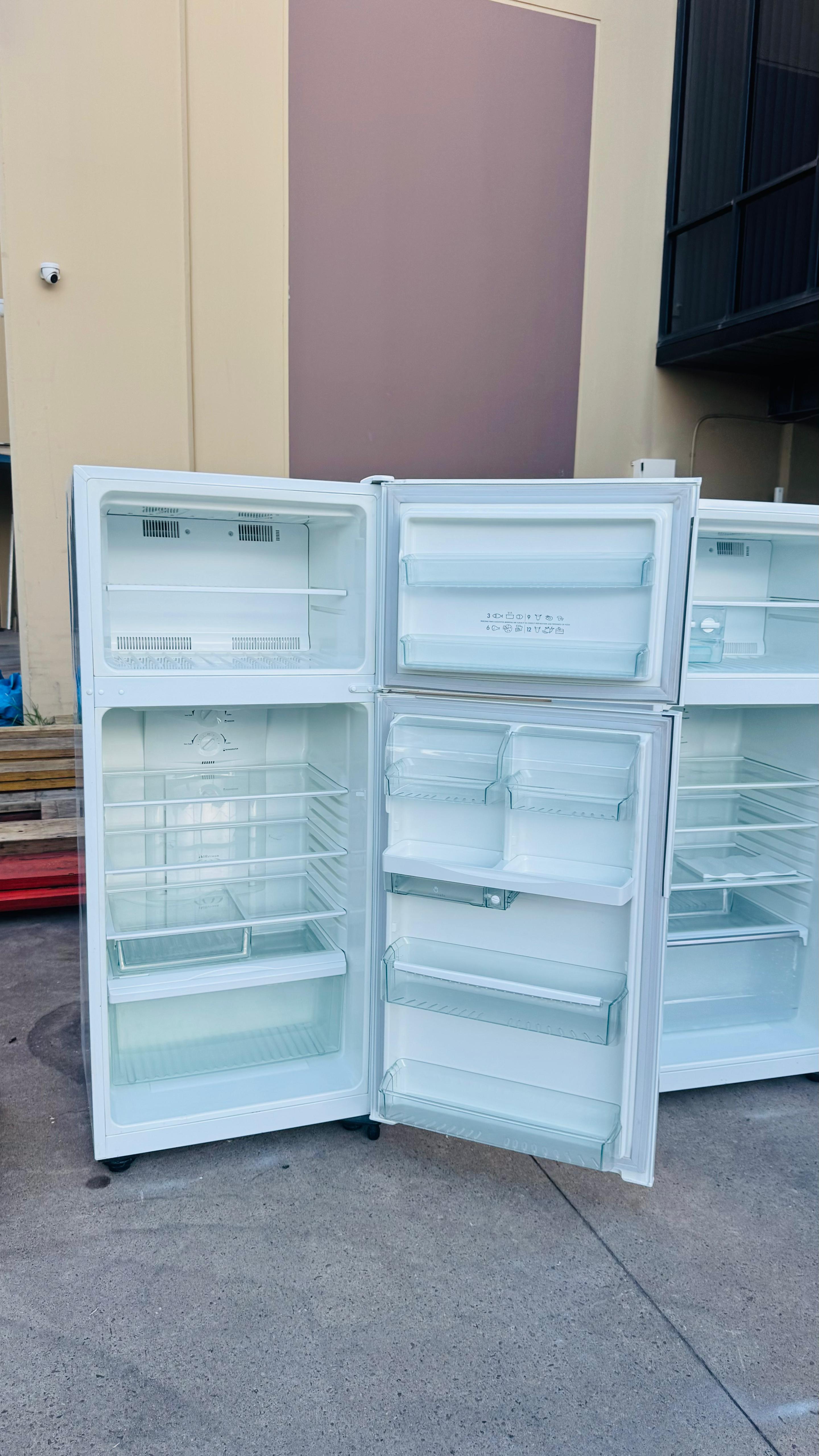 WESTINGHOUSE 420 LITRES FRIDGE FREEZER
