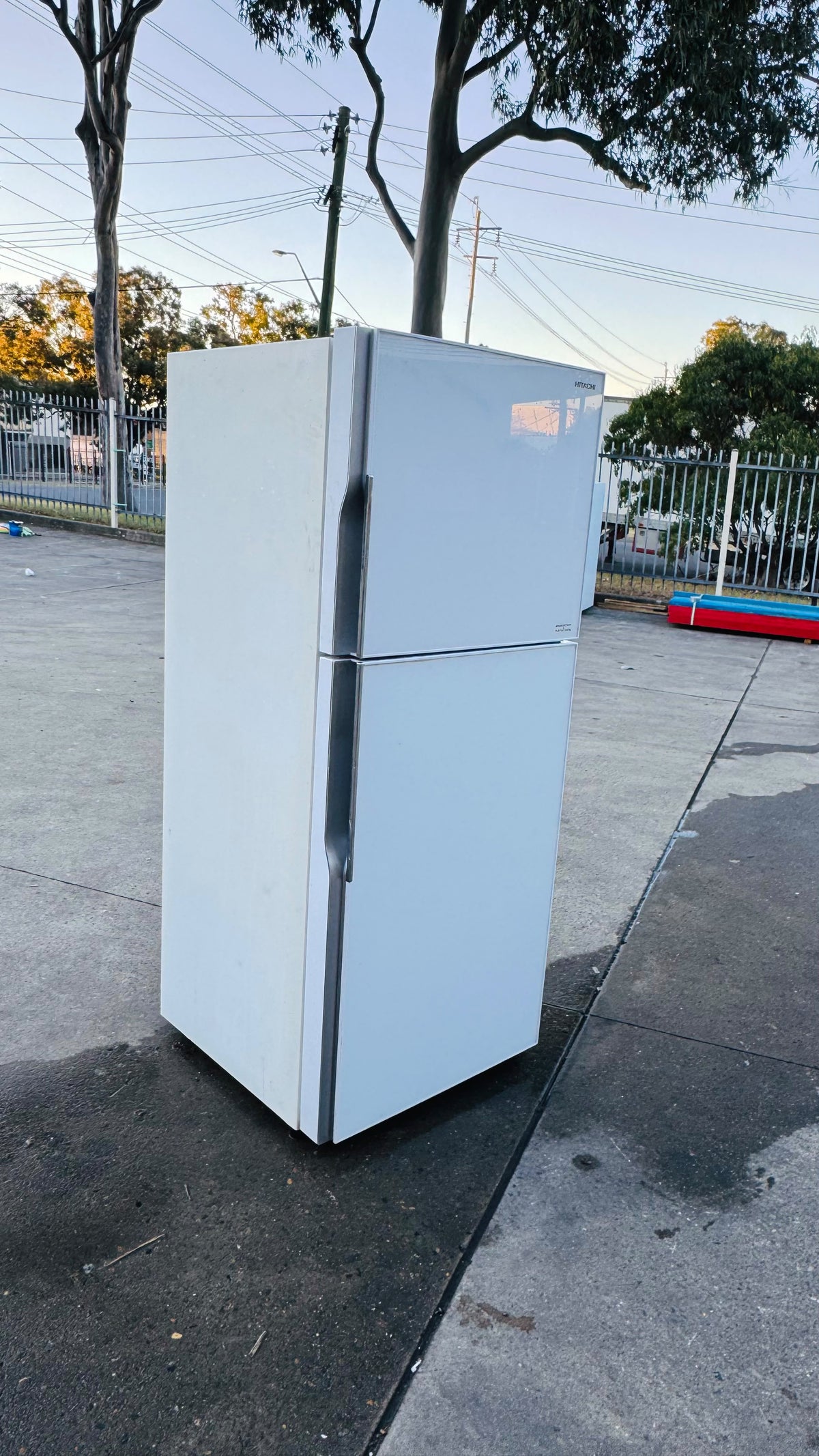 HITACHI 405 LITRES FRIDGE FREEZER