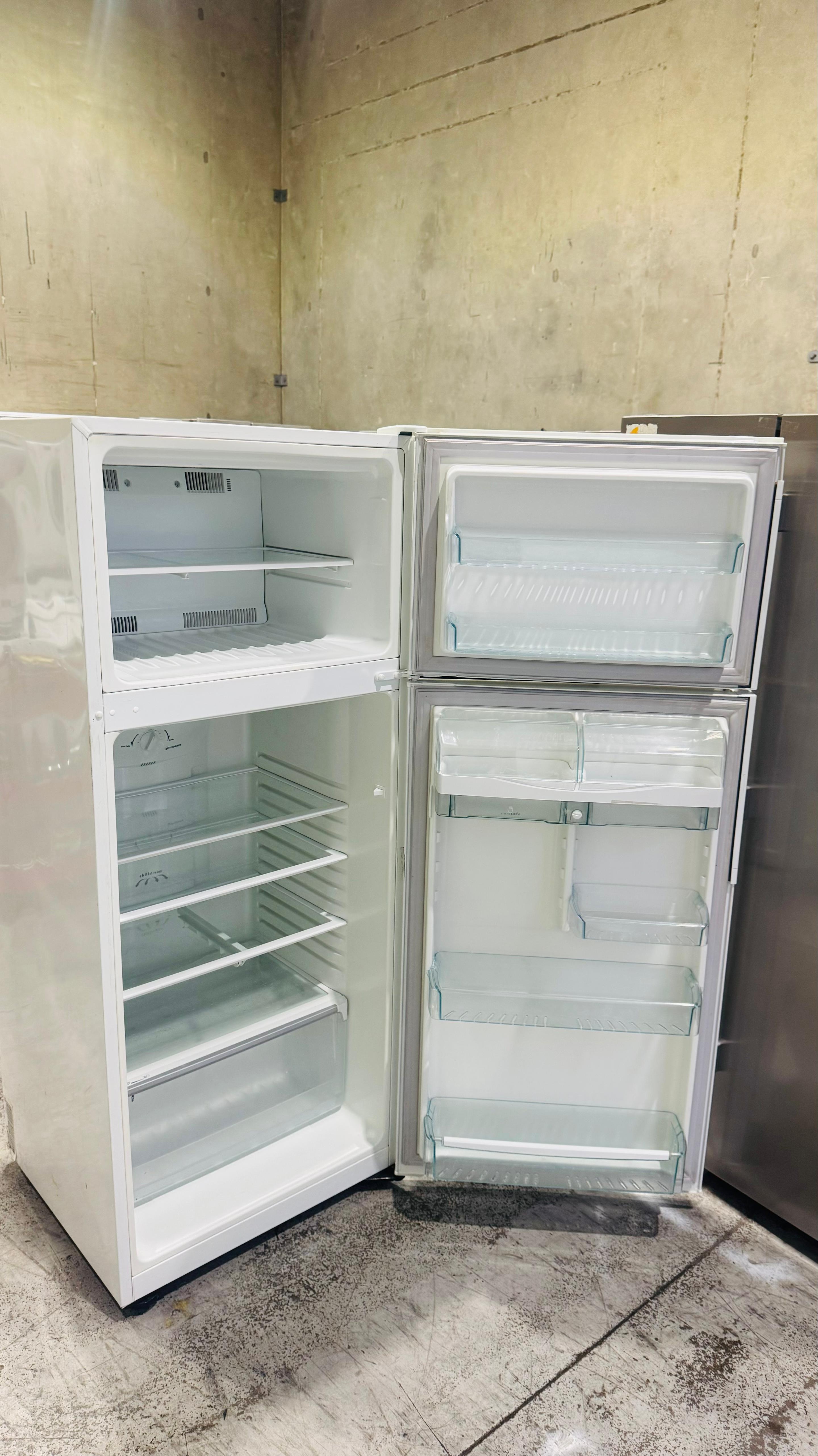 WESTINGHOUSE 440 LITRES FRIDGE FREEZER