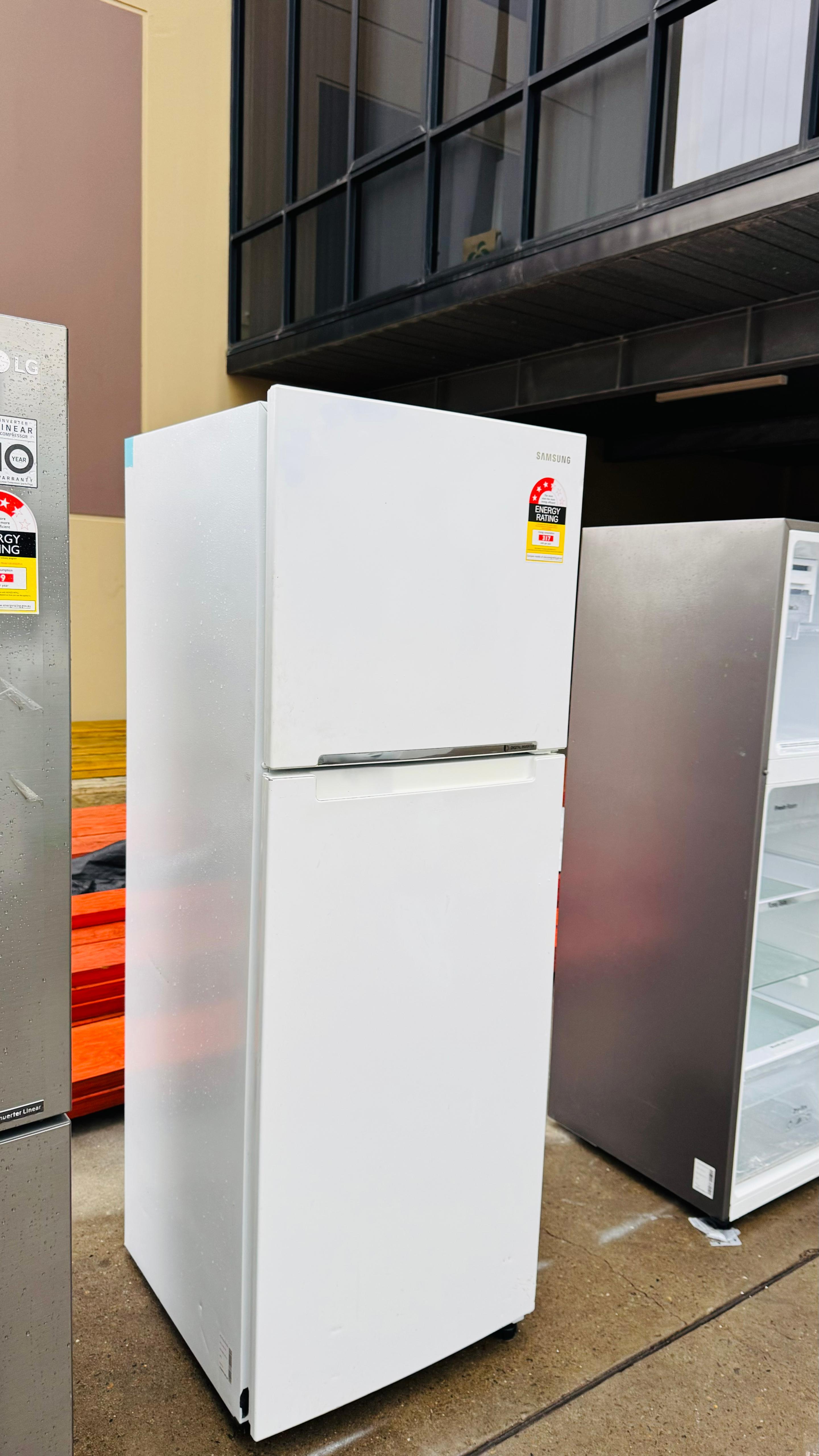 SAMSUNG 343 LITRES FRIDGE FREEZER