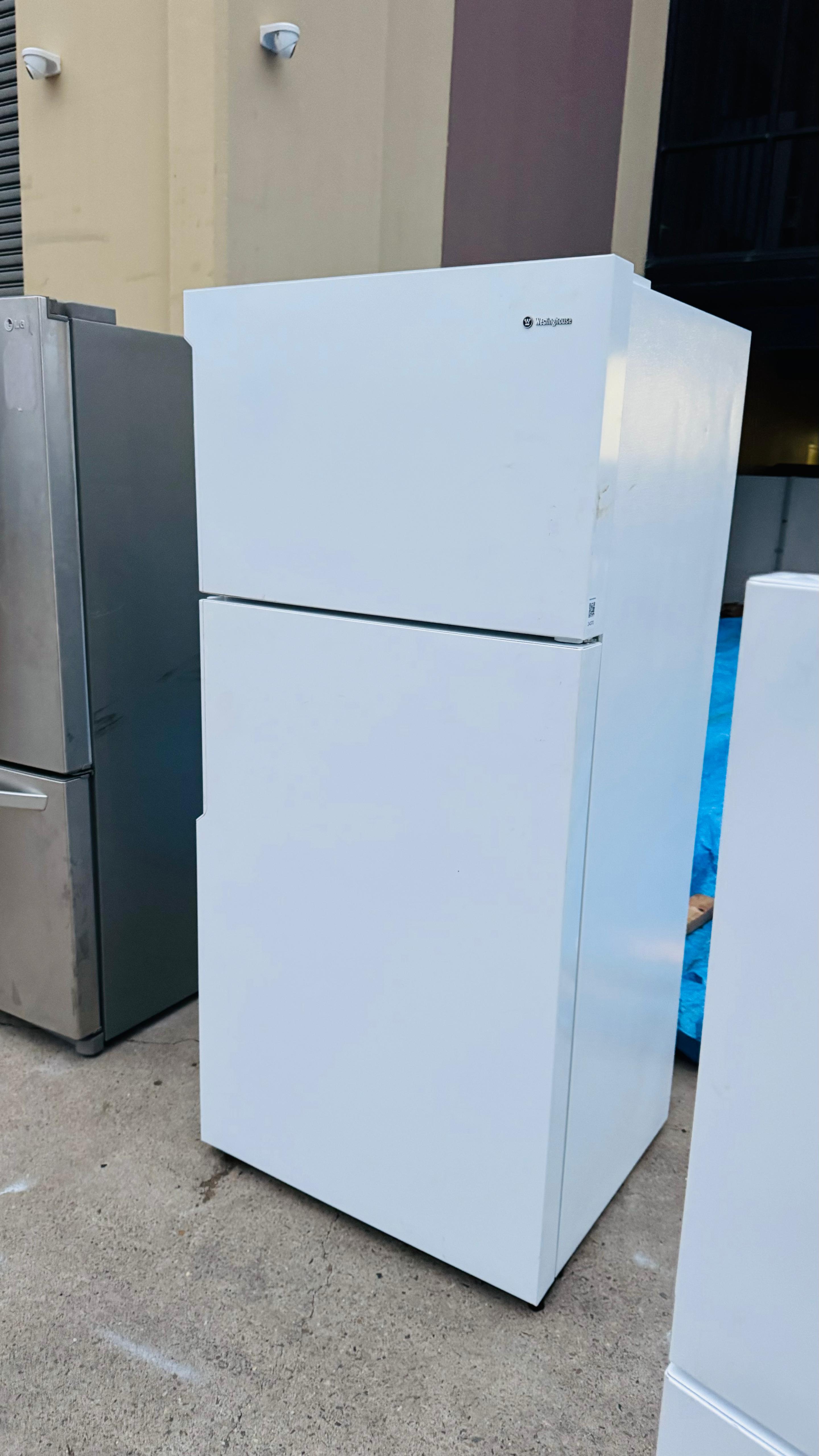 WESTINGHOUSE 536 LITRES FRIDGE FREEZER