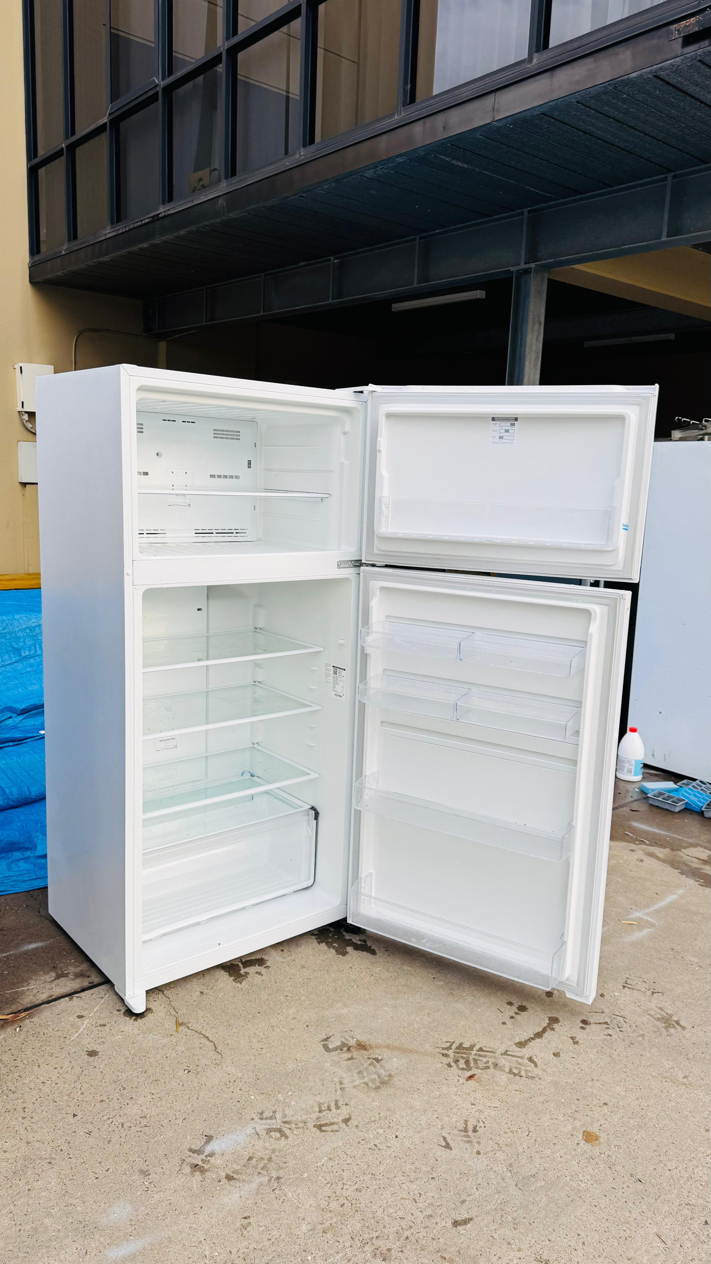 KELVINATOR 536 LITRES FRIDGE FREEZER