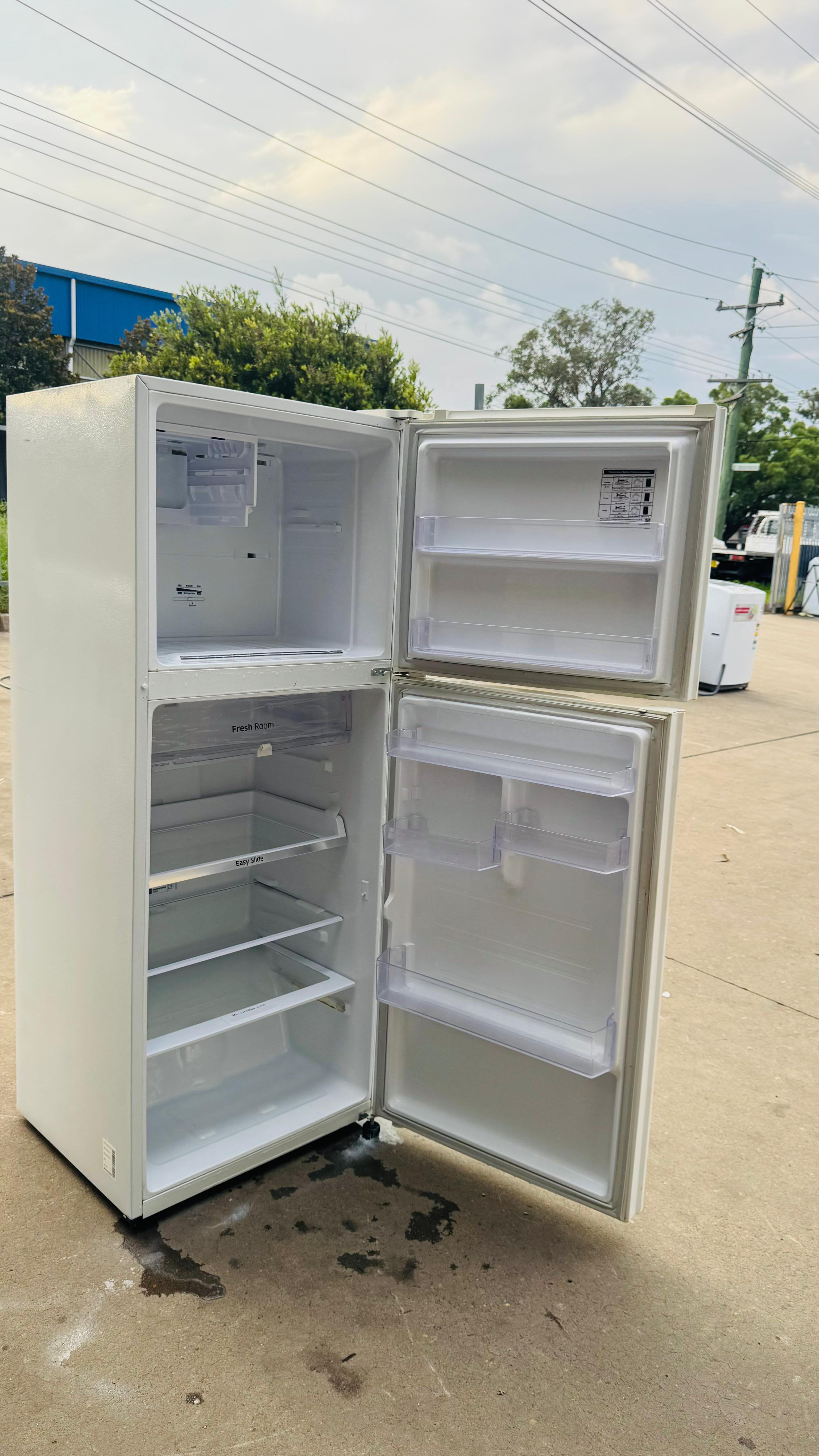 SAMSUNG 393 LITRES FRIDGE FREEZER
