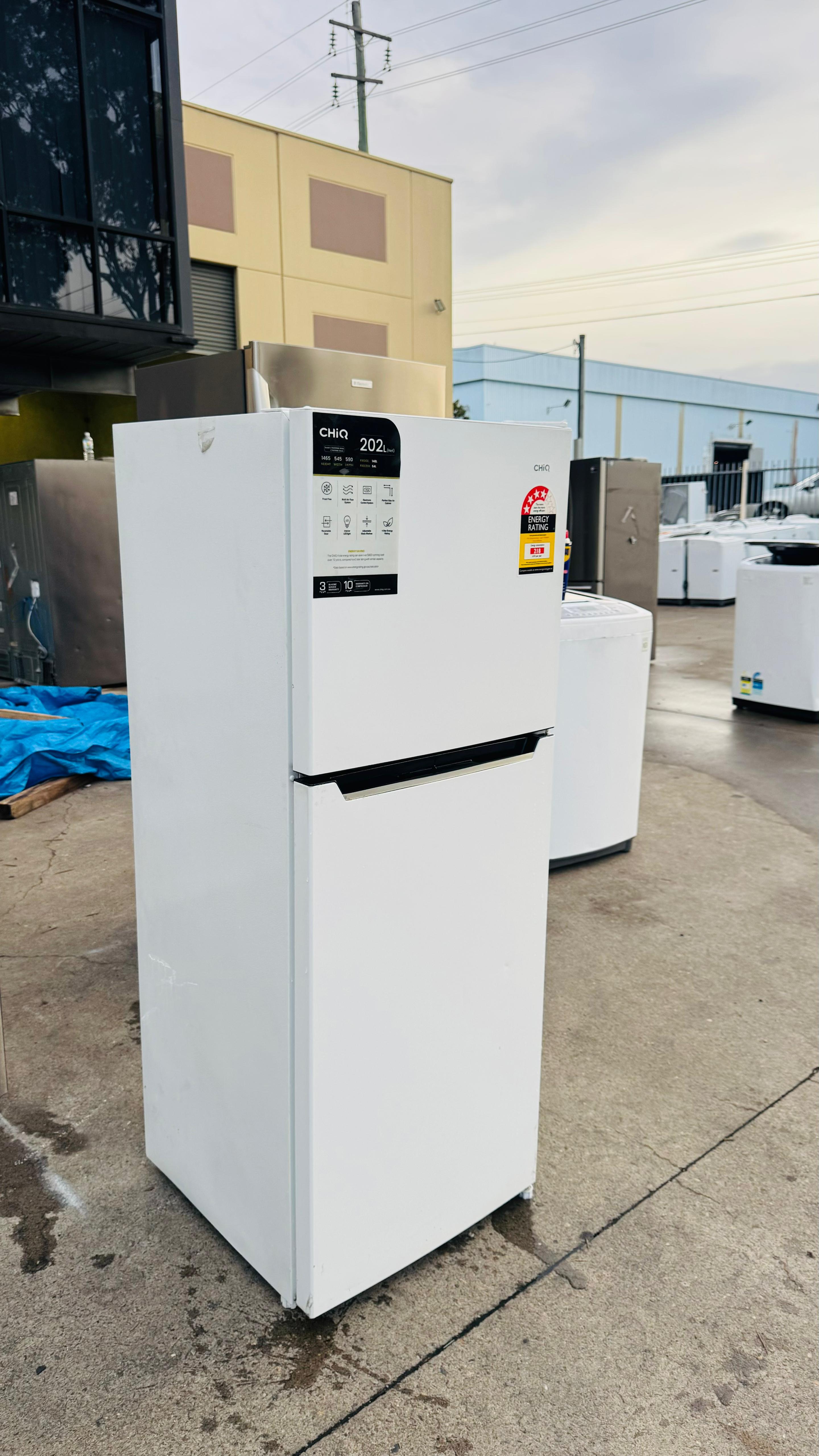 CHIQ 202 LITRES FRIDGE FREEZER