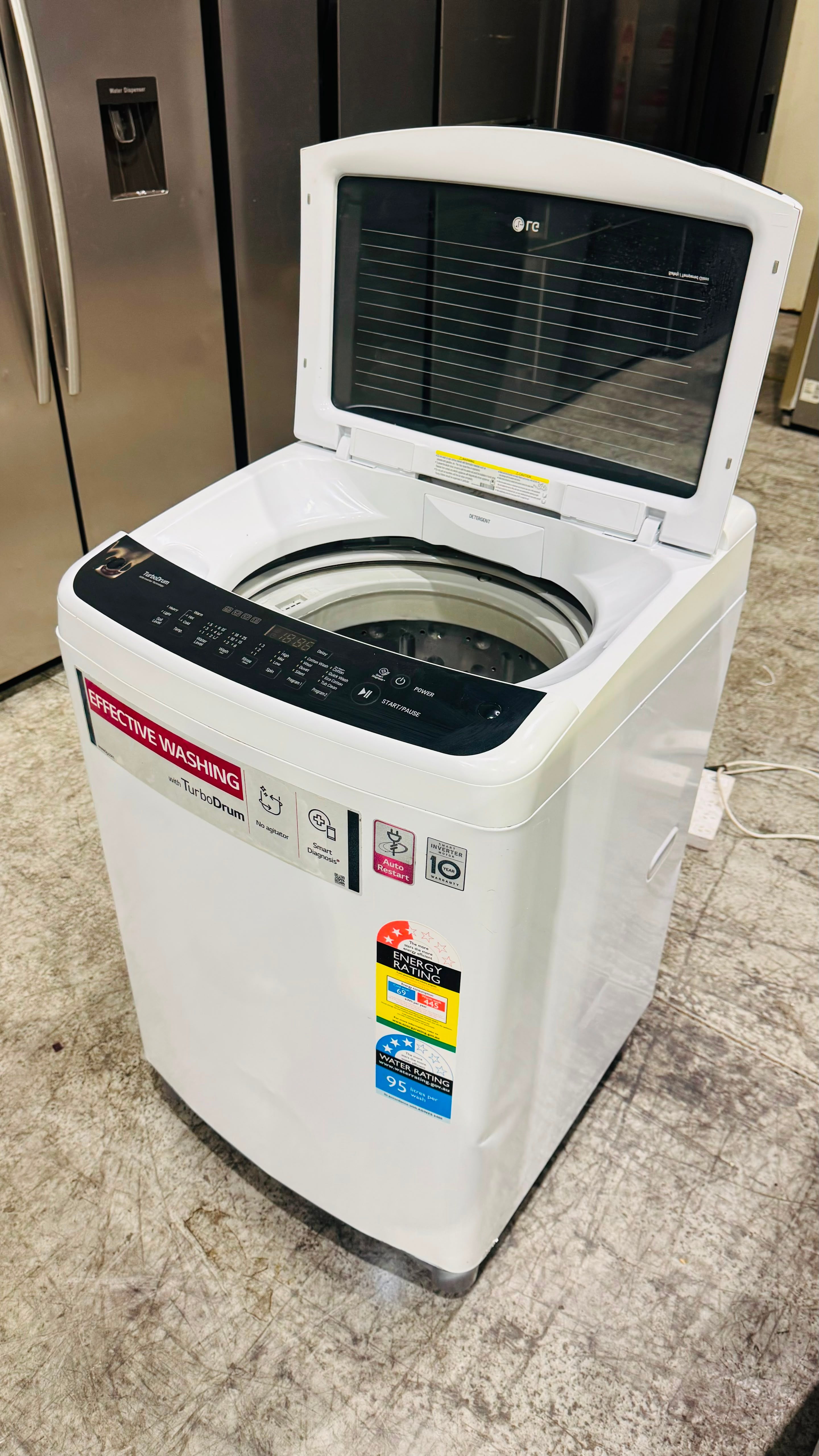 KELVINATOR 231 LITRES FRIDGE FREEZER & LG 6.5KGS TOP LOADER COMBO