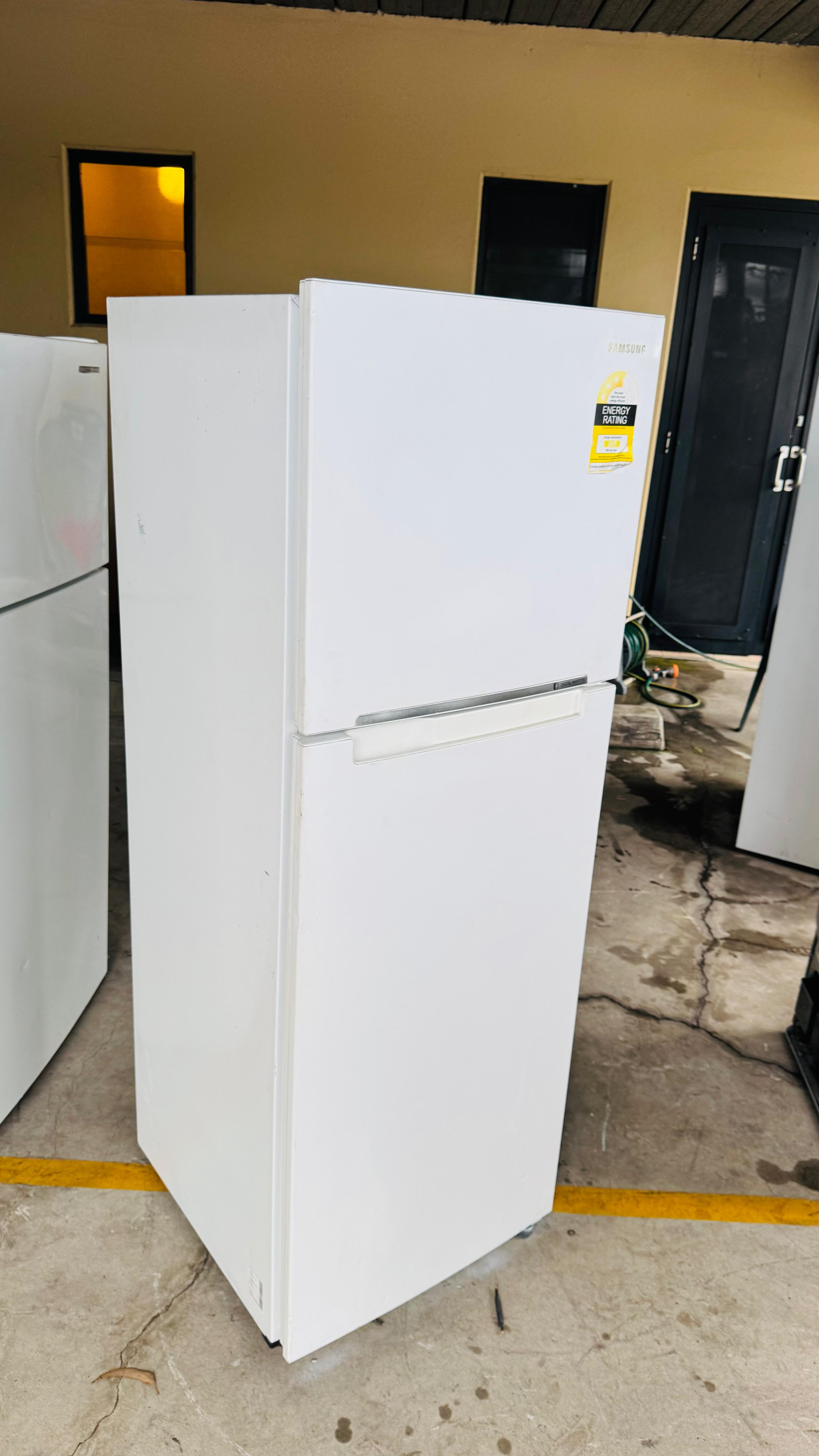 SAMSUNG 393 LITRES FRIDGE FREEZER