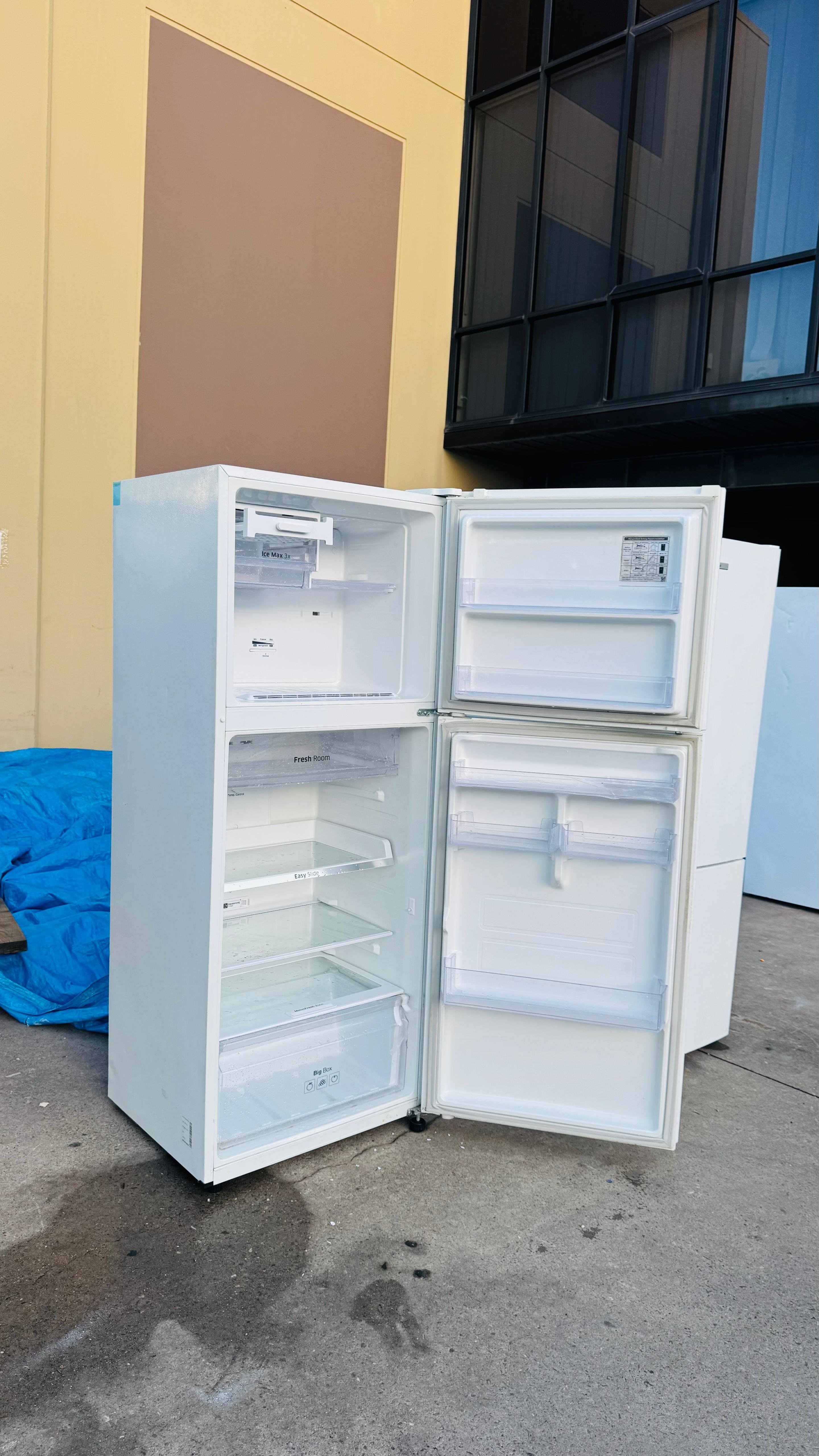 SAMSUNG 393 LITRES FRIDGE FREEZER