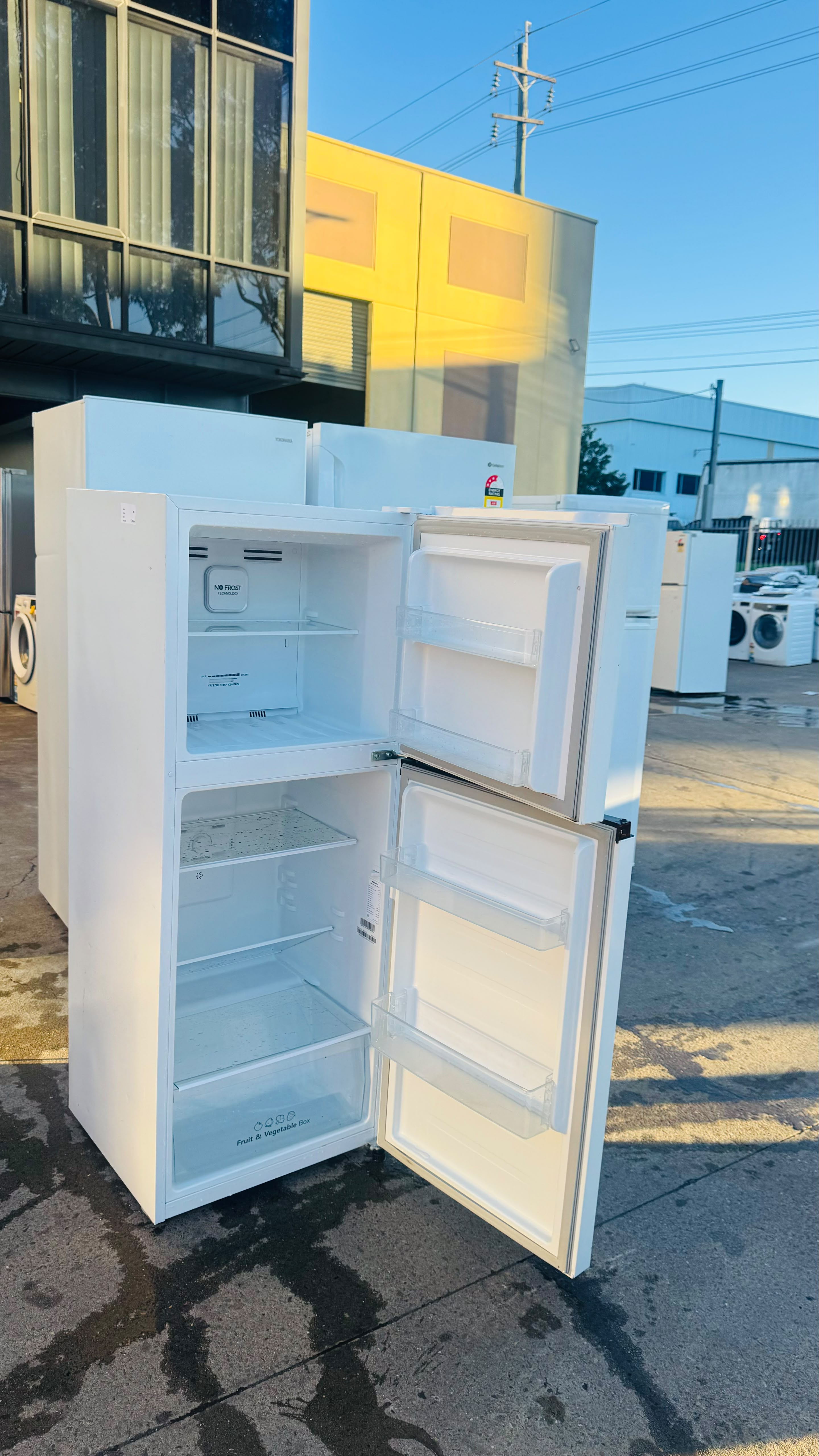 HISENSE 223 LITRES FRIDGE FREEZER