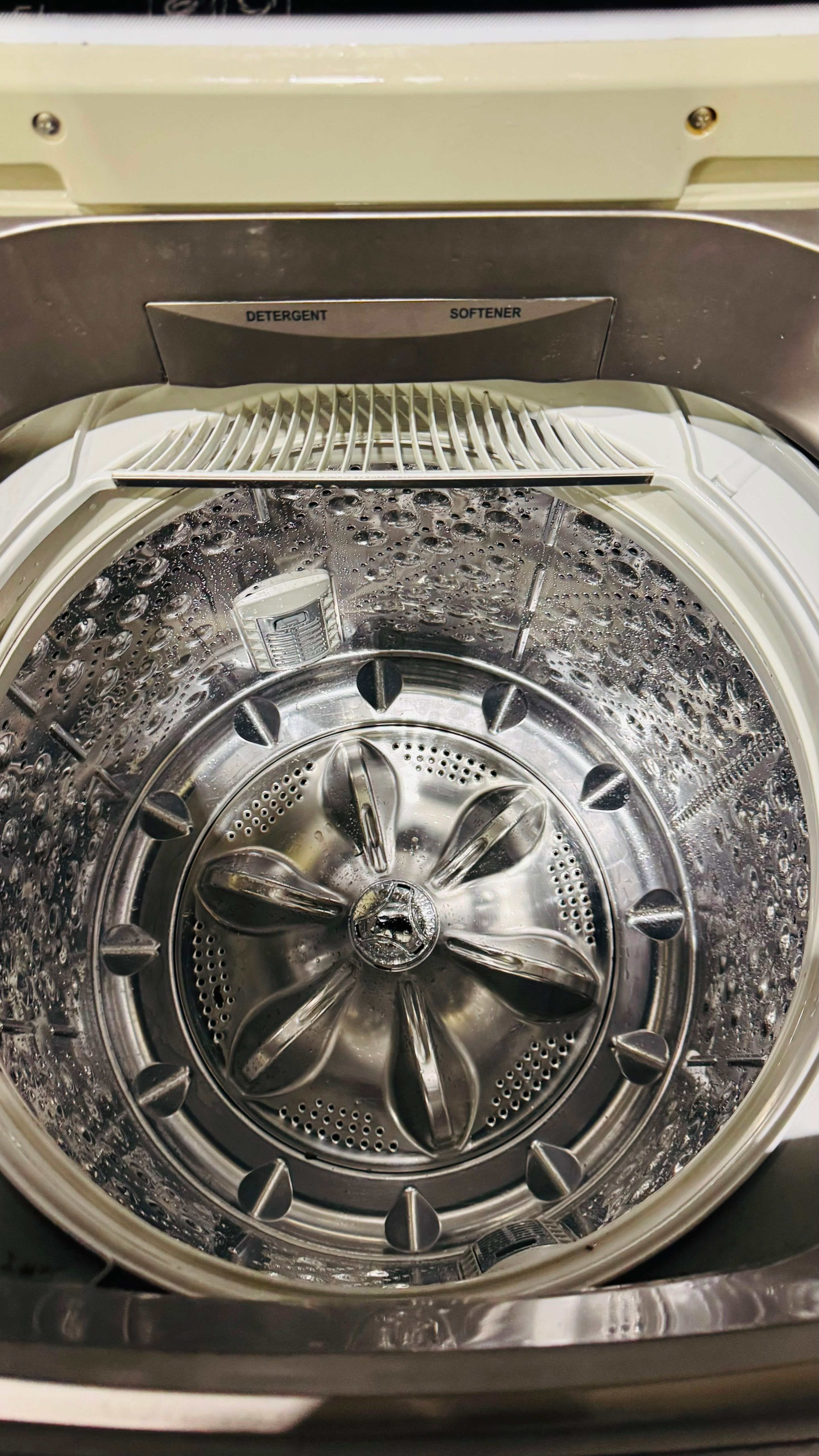 LG 9.5KGS TOP LOADER WASHING MACHINE