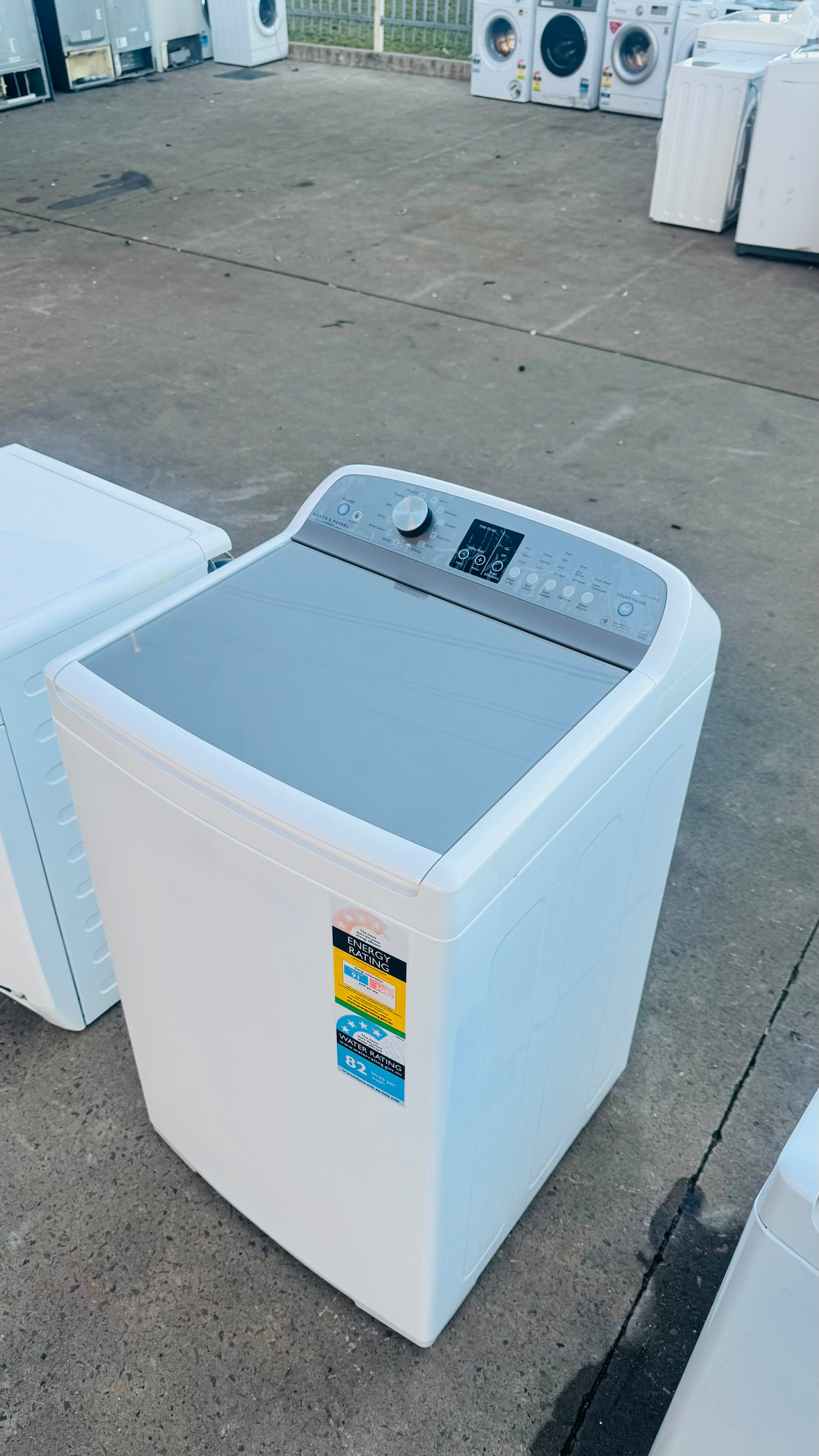FISHER AND PAYKEL 8KGS TOP LOADER WASHING MACHINE