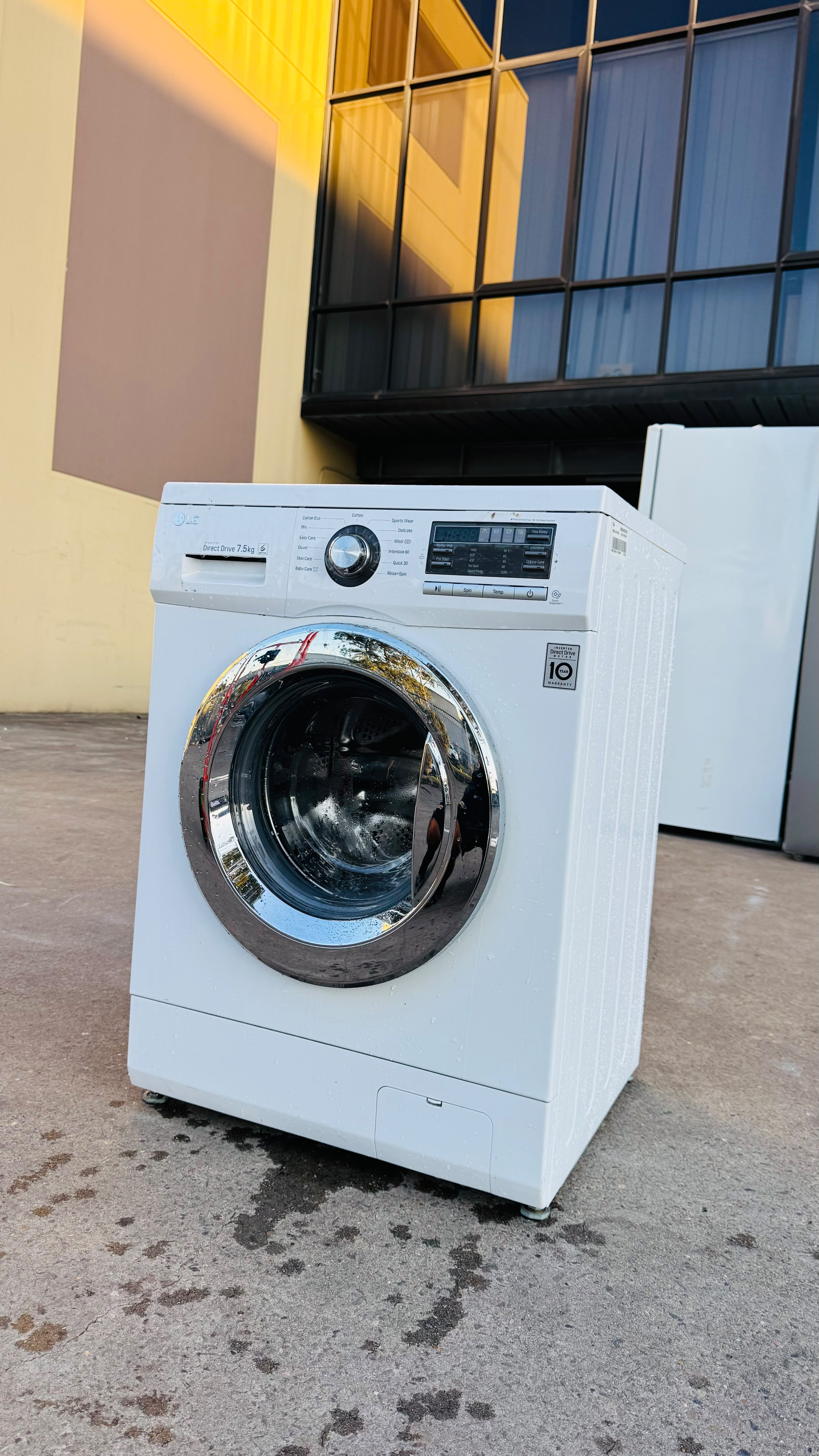 LG 7.5KGS FRONT LOADER WASHING MACHINE