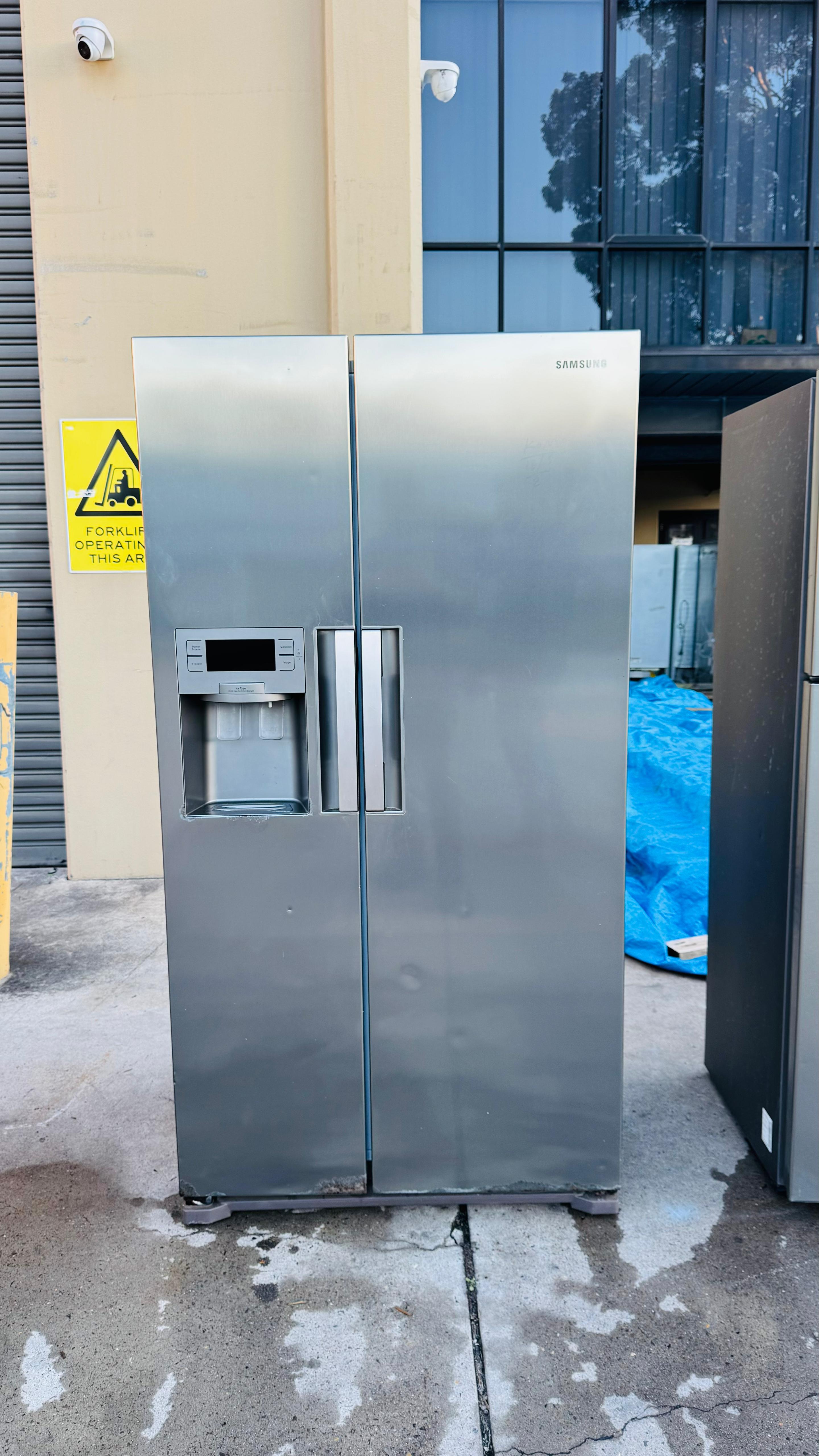 SAMSUNG 611 LITRES SIDE BY SIDE DOOR FRIDGE FREEZER